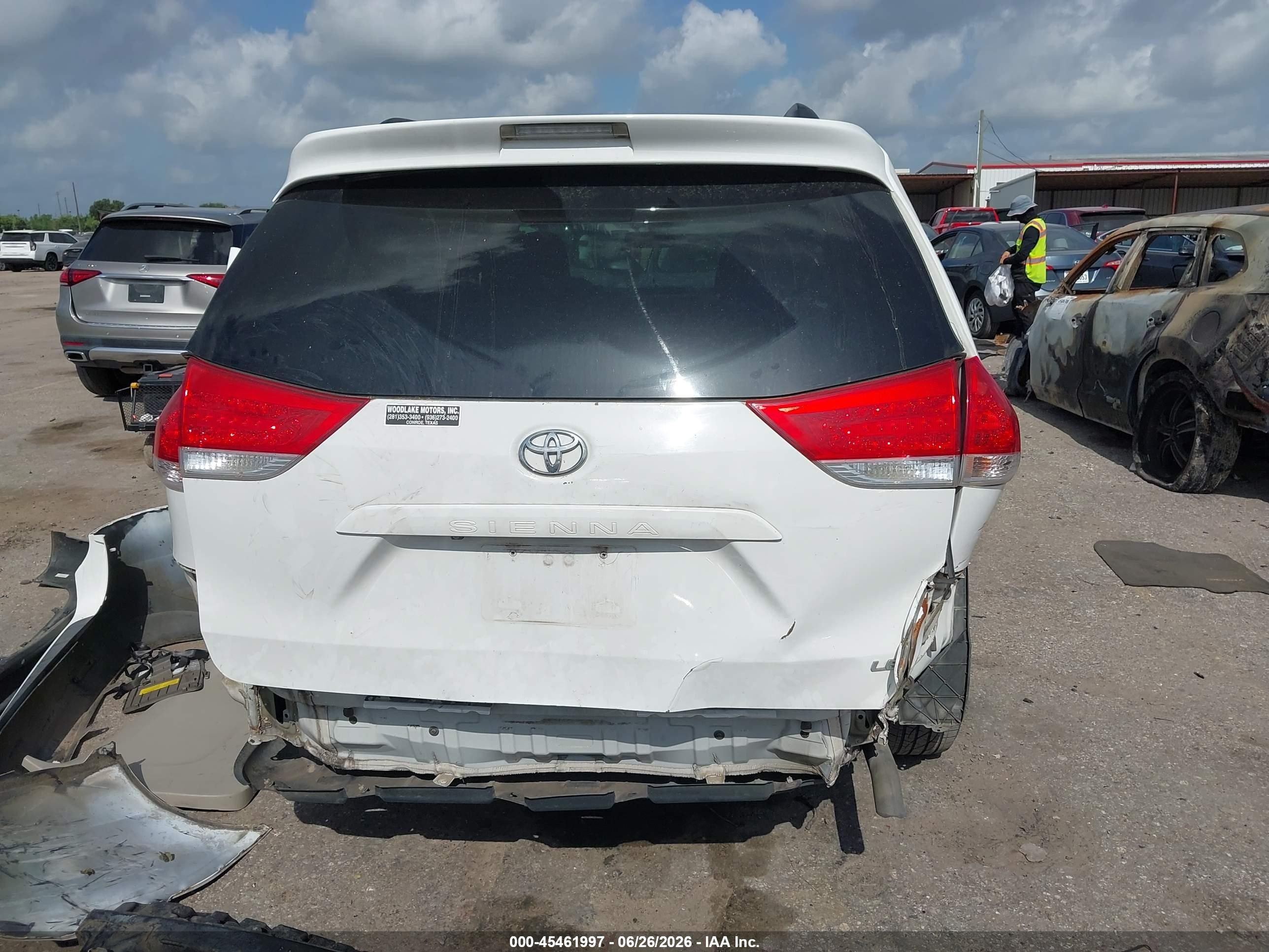 2012 Toyota Sienna Le V6 8 Passenger White vin: 5TDKK3DC1CS223786