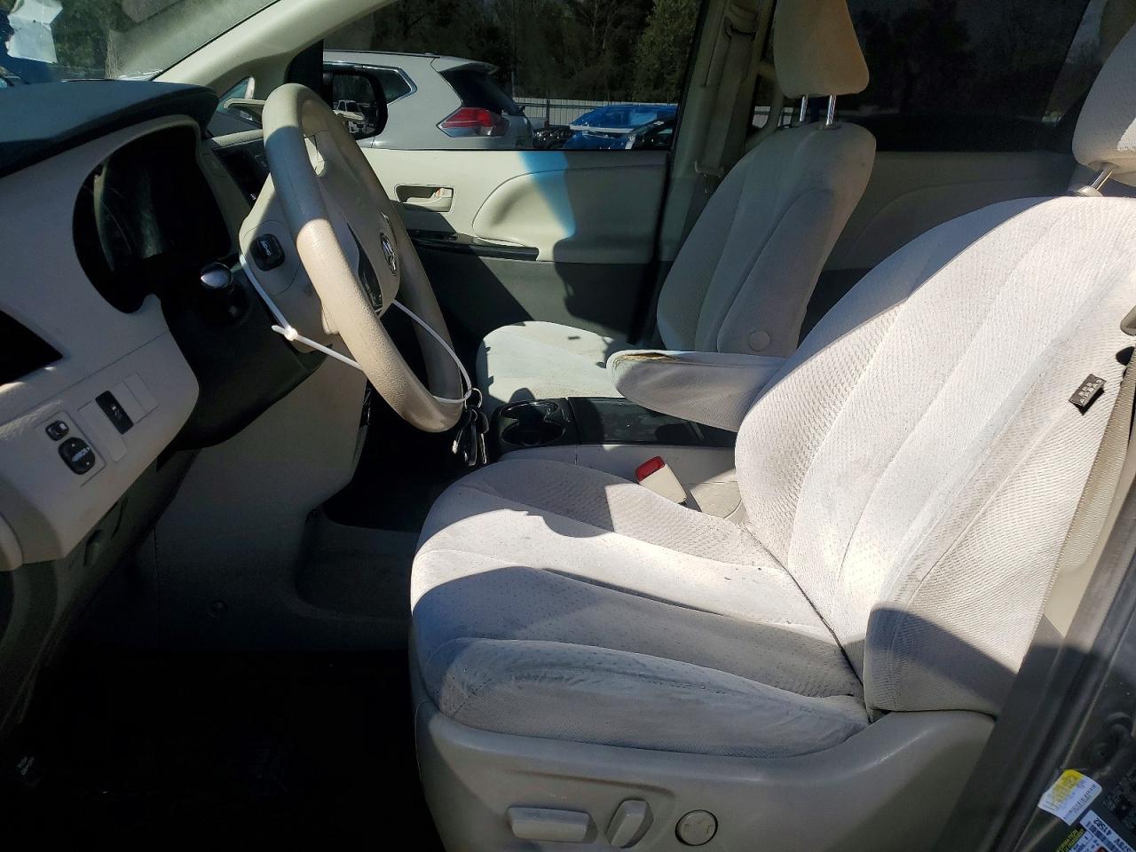 2012 Toyota Sienna Le 8-passenger Gray vin: 5TDKK3DC1CS224582