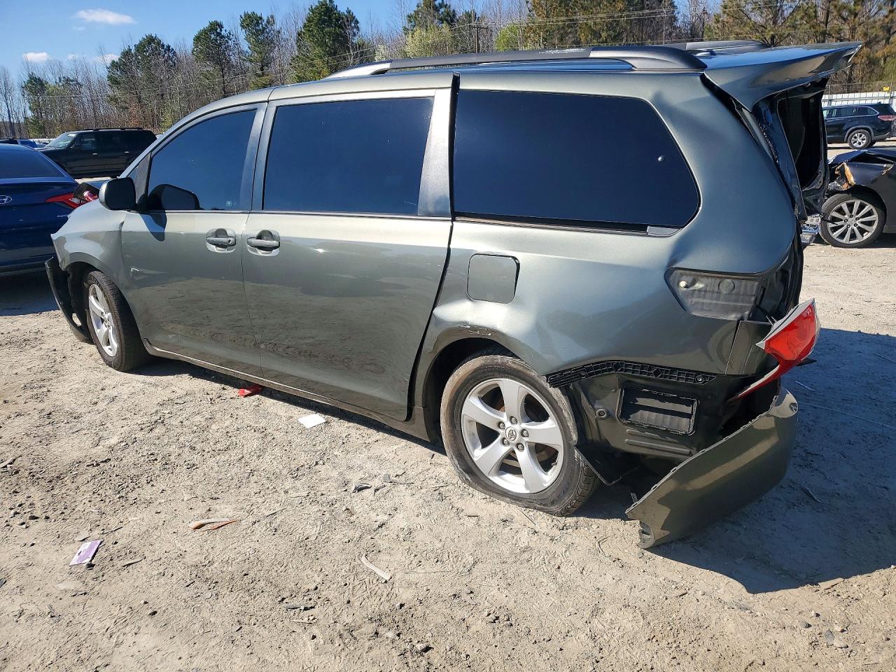 2012 Toyota Sienna Le 8-passenger Gray vin: 5TDKK3DC1CS224582