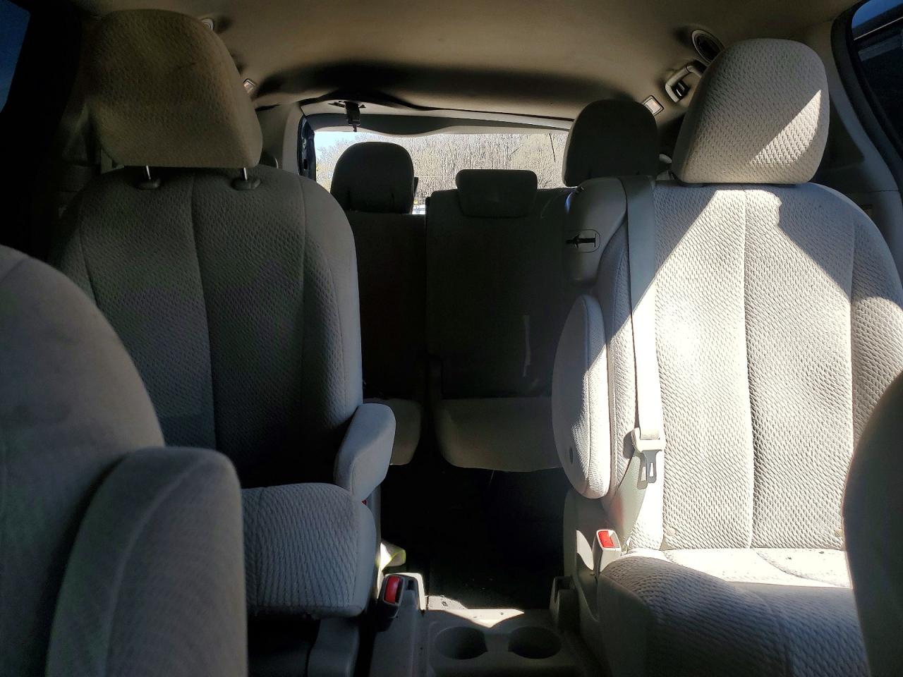 2012 Toyota Sienna Le 8-passenger Gray vin: 5TDKK3DC1CS224582