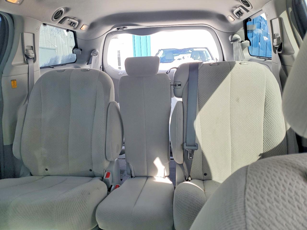 2012 Toyota Sienna Le Gray vin: 5TDKK3DC1CS263866