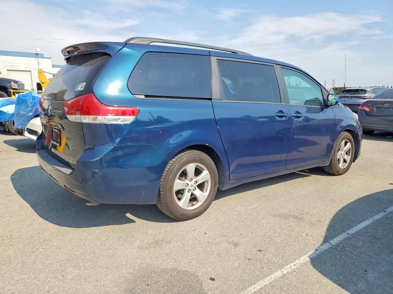 2012 Toyota Sienna Le Синий vin: 5TDKK3DC1CS273183