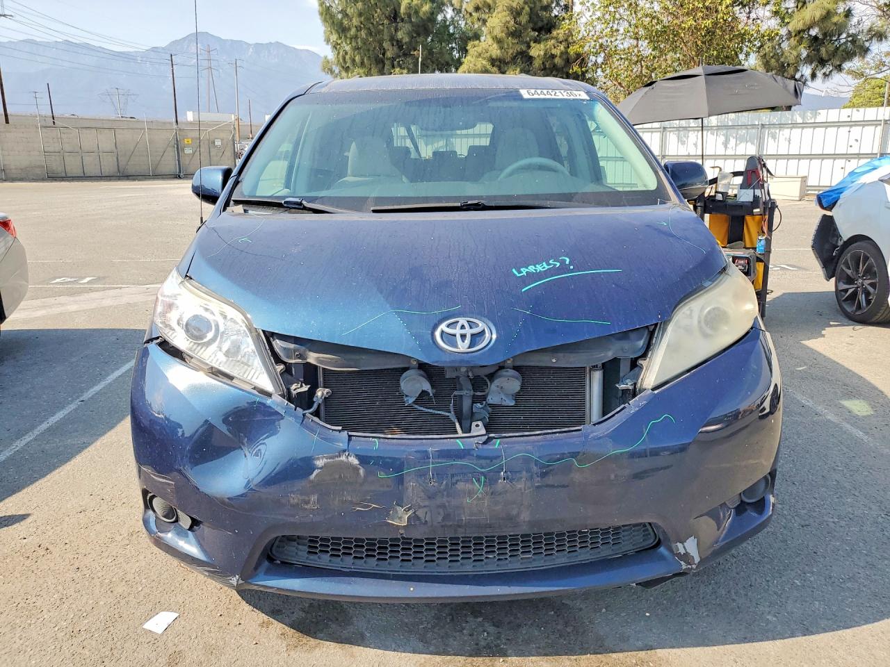 2012 Toyota Sienna Le Синий vin: 5TDKK3DC1CS273183