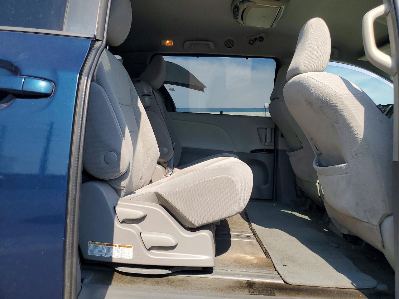 2012 Toyota Sienna Le Синий vin: 5TDKK3DC1CS273183