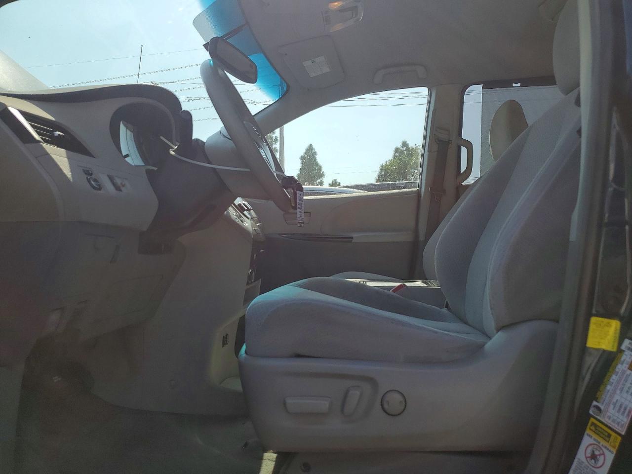 2012 Toyota Sienna Le Синий vin: 5TDKK3DC1CS273183