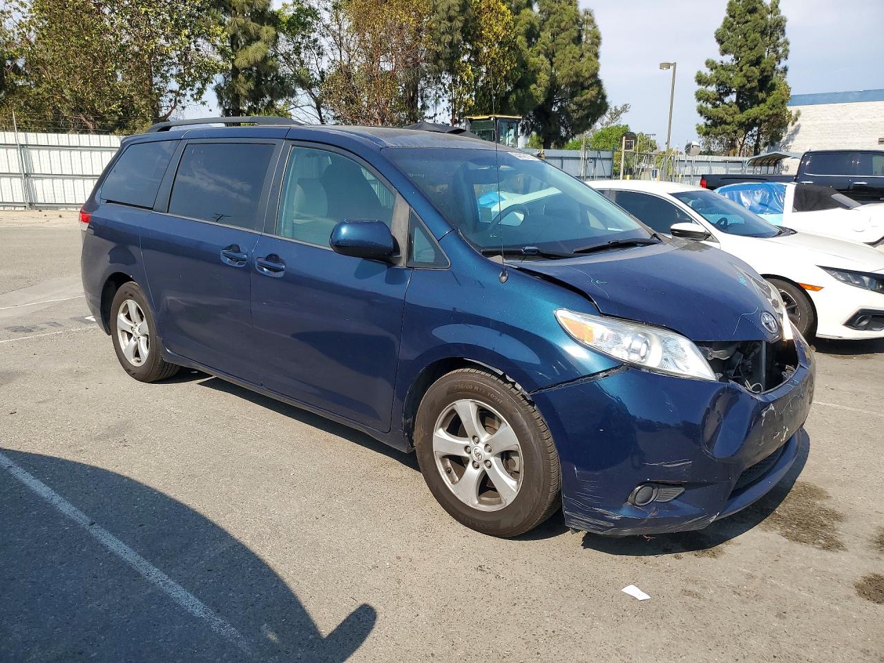 2012 Toyota Sienna Le Синий vin: 5TDKK3DC1CS273183