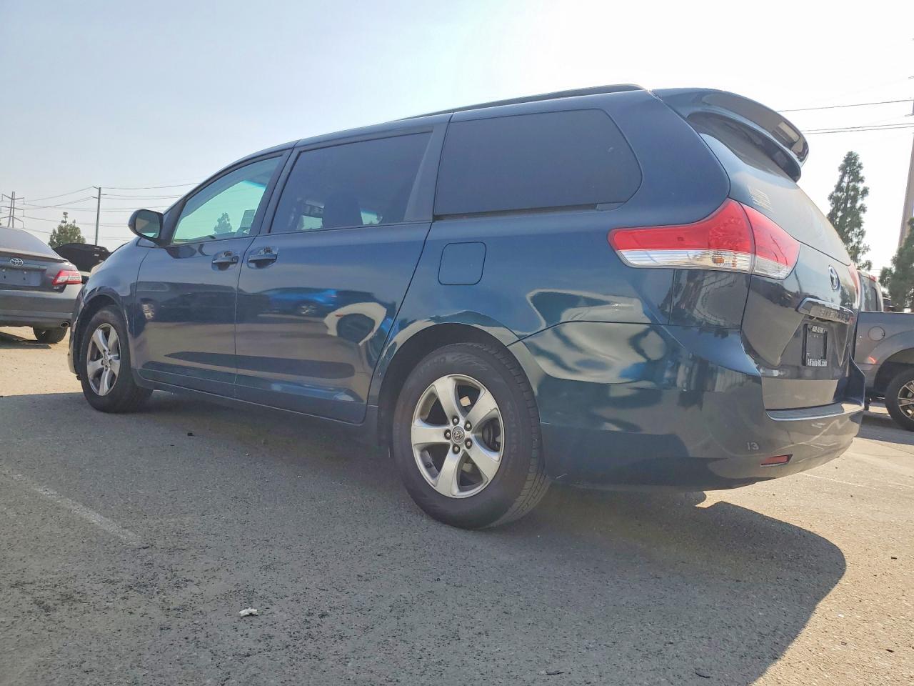 2012 Toyota Sienna Le Синий vin: 5TDKK3DC1CS273183