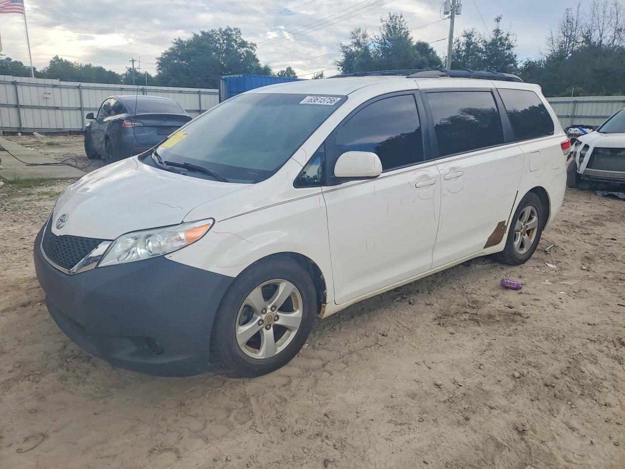 2012 Toyota Sienna Le Beige vin: 5TDKK3DC1CS275905