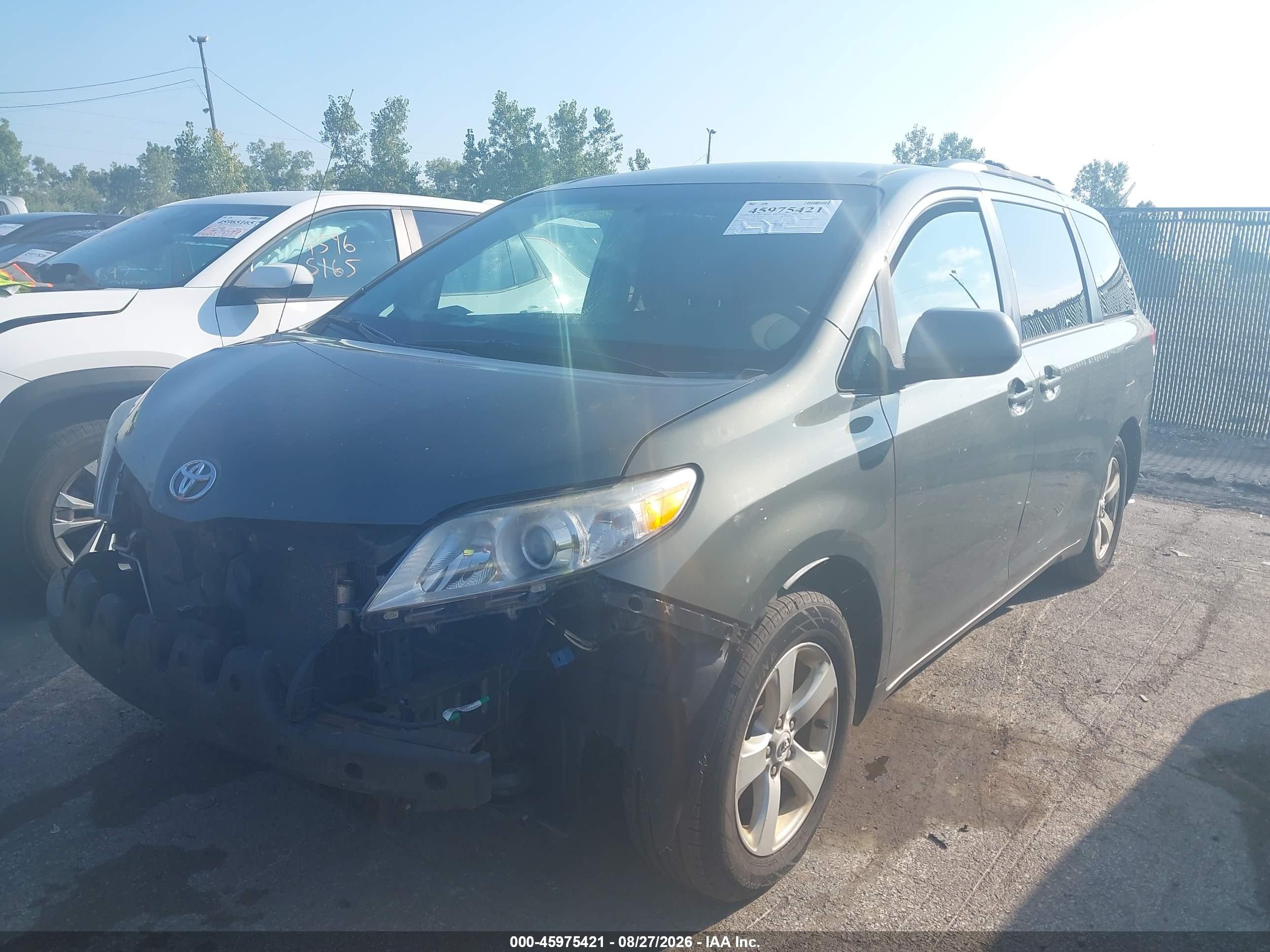 2012 Toyota Sienna Le V6 8 Passenger Gray vin: 5TDKK3DC1CS276178