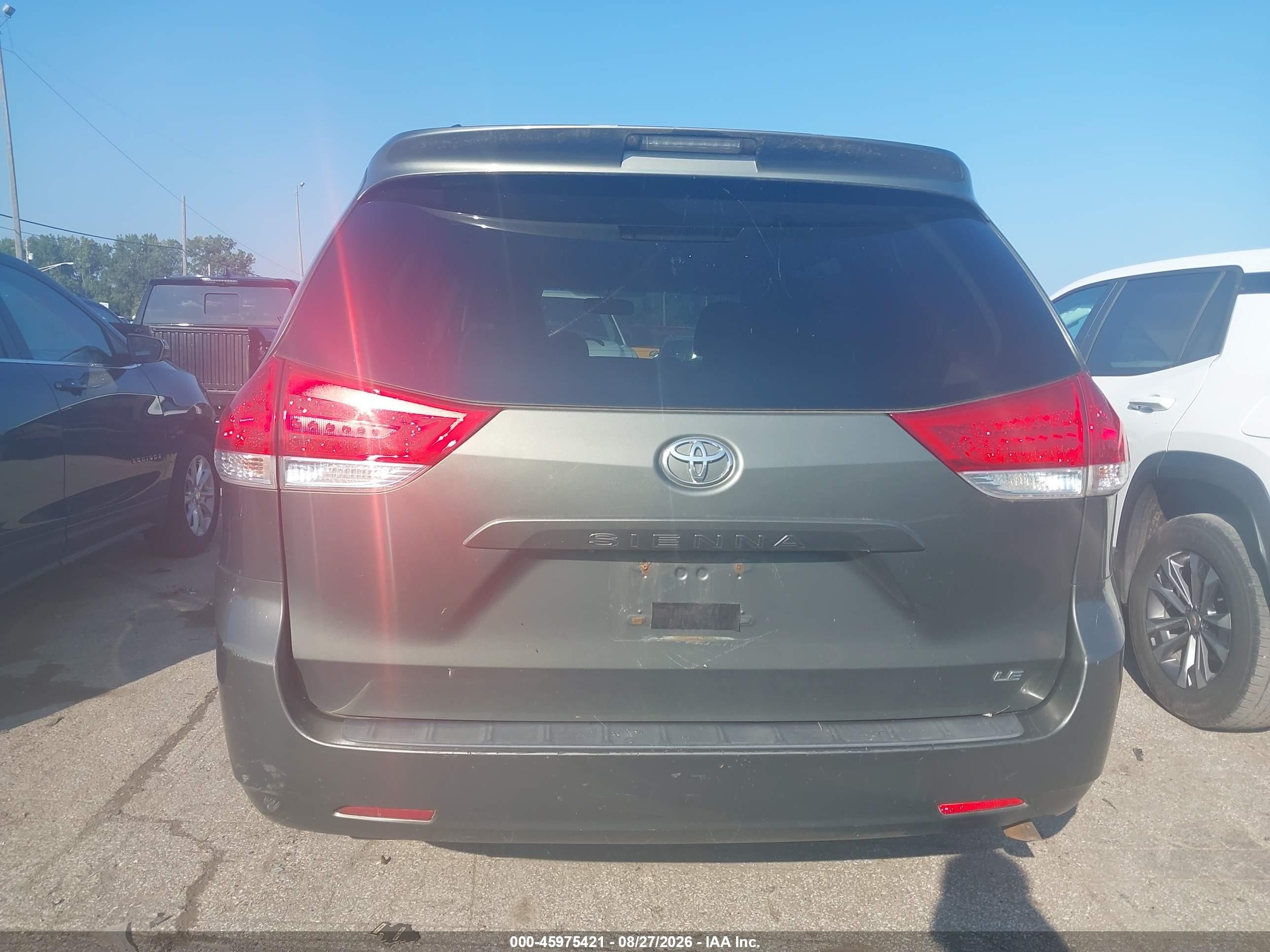 2012 Toyota Sienna Le V6 8 Passenger Gray vin: 5TDKK3DC1CS276178