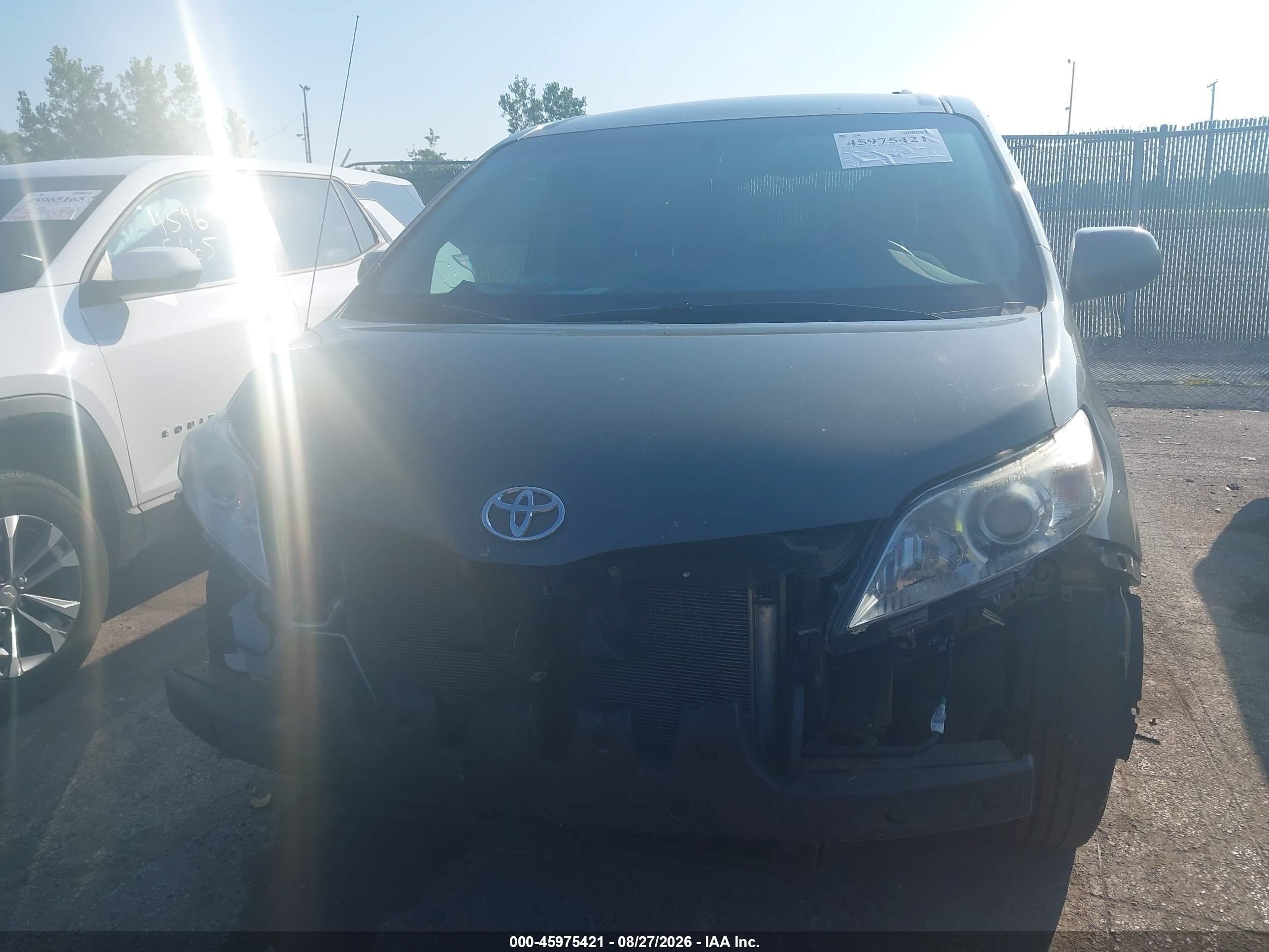 2012 Toyota Sienna Le V6 8 Passenger Gray vin: 5TDKK3DC1CS276178