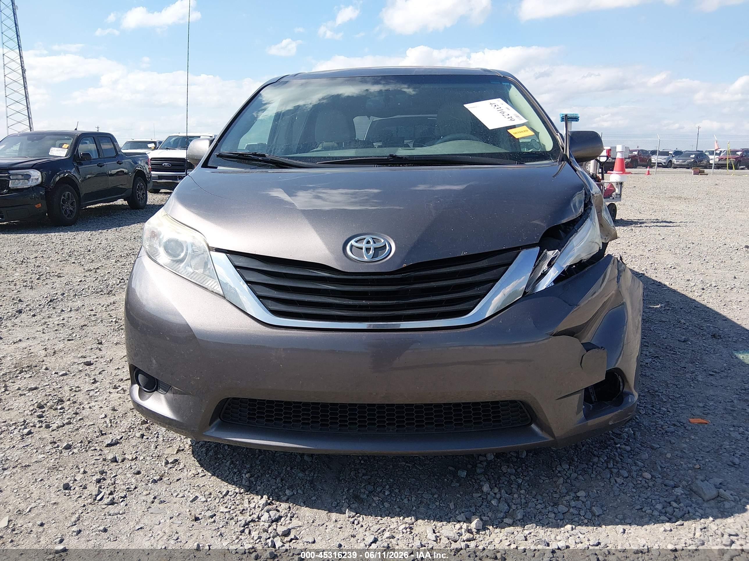 2012 Toyota Sienna Le V6 8 Passenger Gray vin: 5TDKK3DC1CS278447