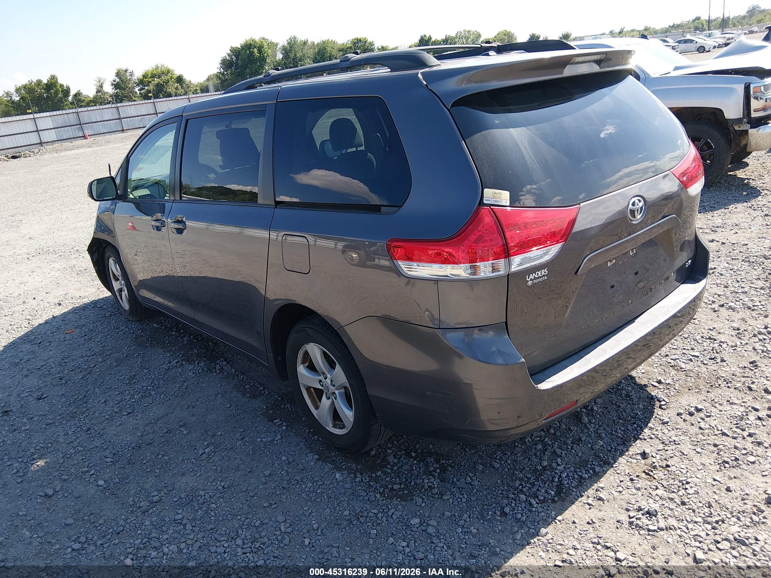 2012 Toyota Sienna Le V6 8 Passenger Gray vin: 5TDKK3DC1CS278447