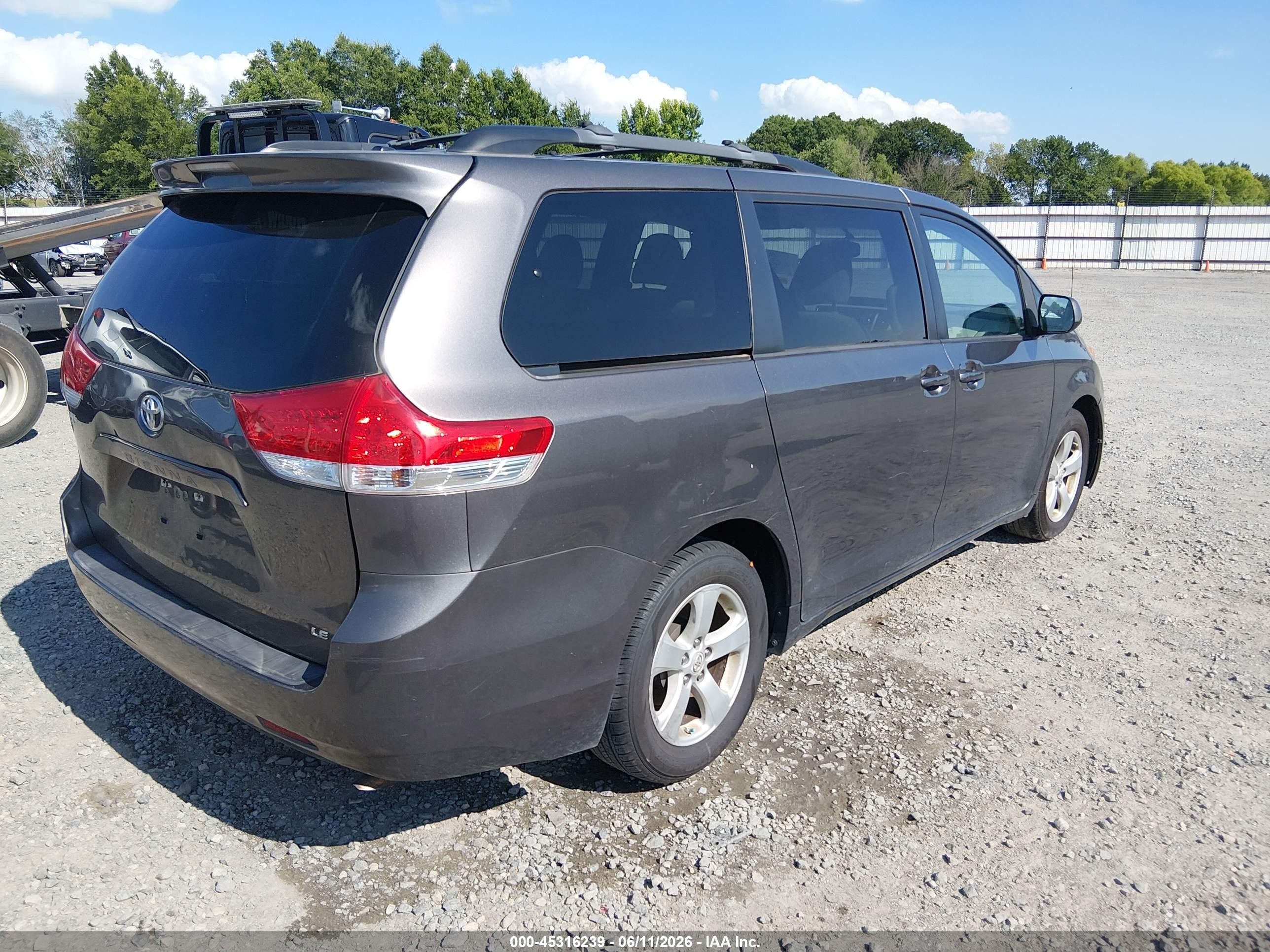 2012 Toyota Sienna Le V6 8 Passenger Gray vin: 5TDKK3DC1CS278447