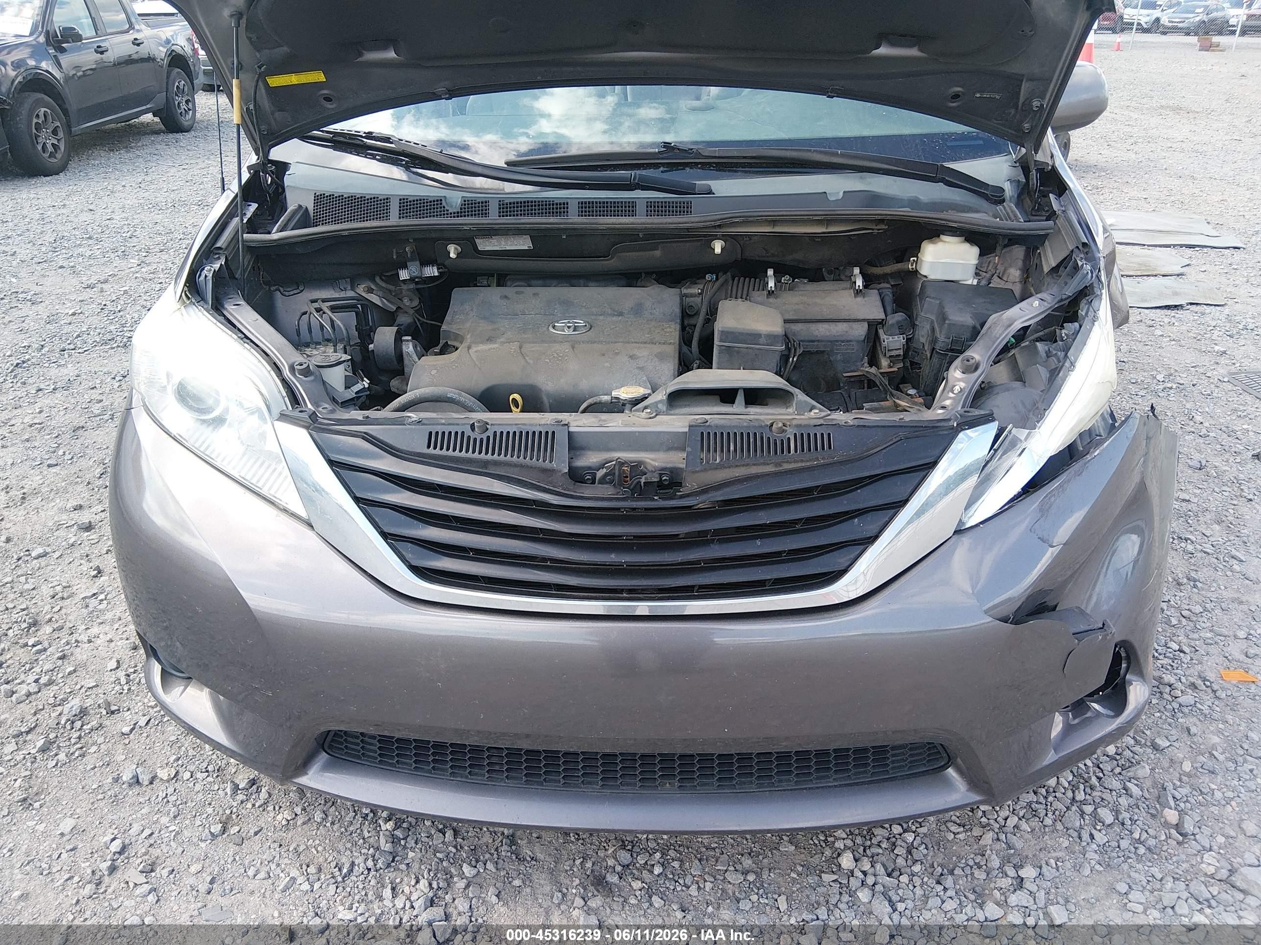 2012 Toyota Sienna Le V6 8 Passenger Gray vin: 5TDKK3DC1CS278447