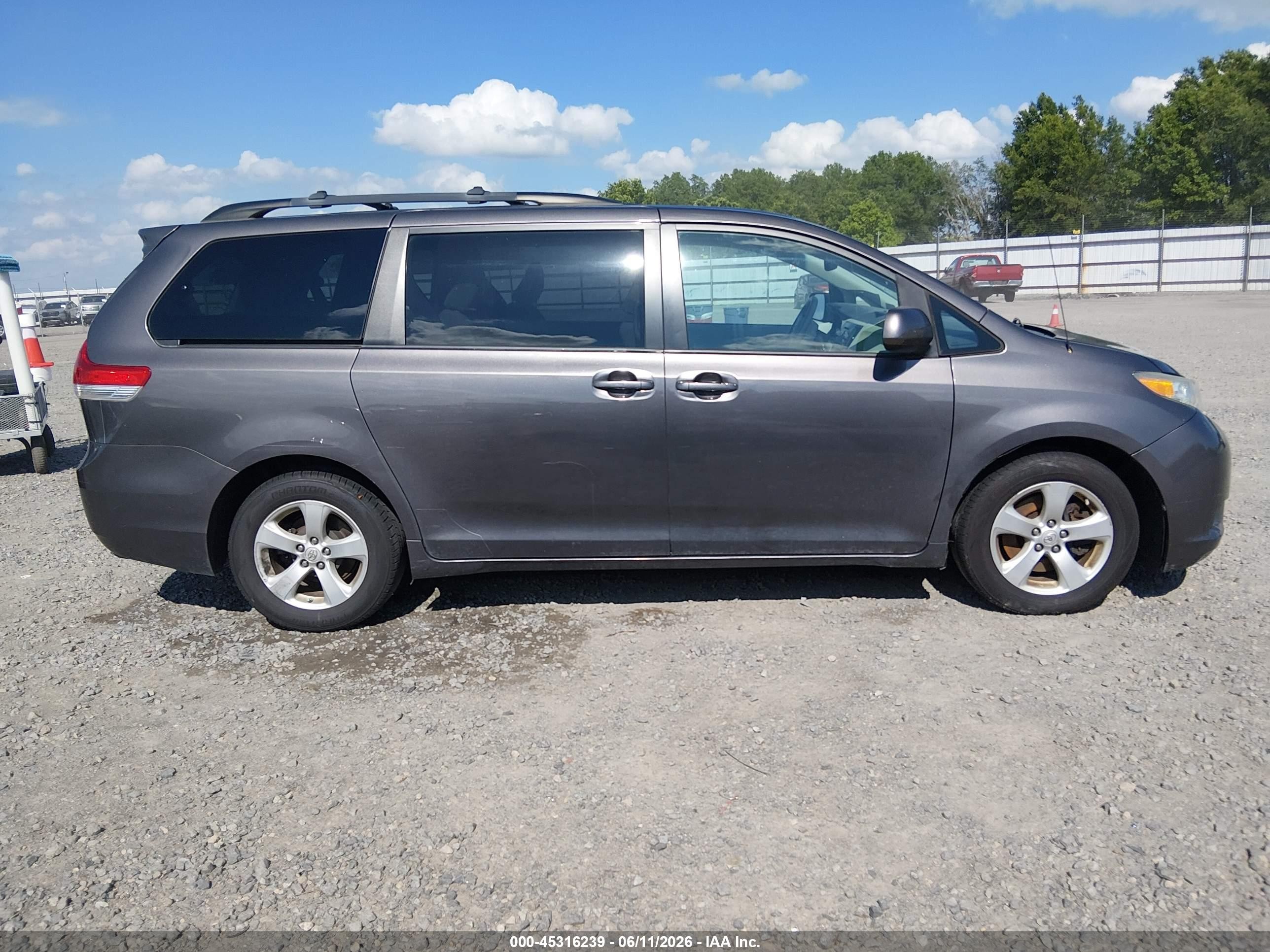 2012 Toyota Sienna Le V6 8 Passenger Gray vin: 5TDKK3DC1CS278447