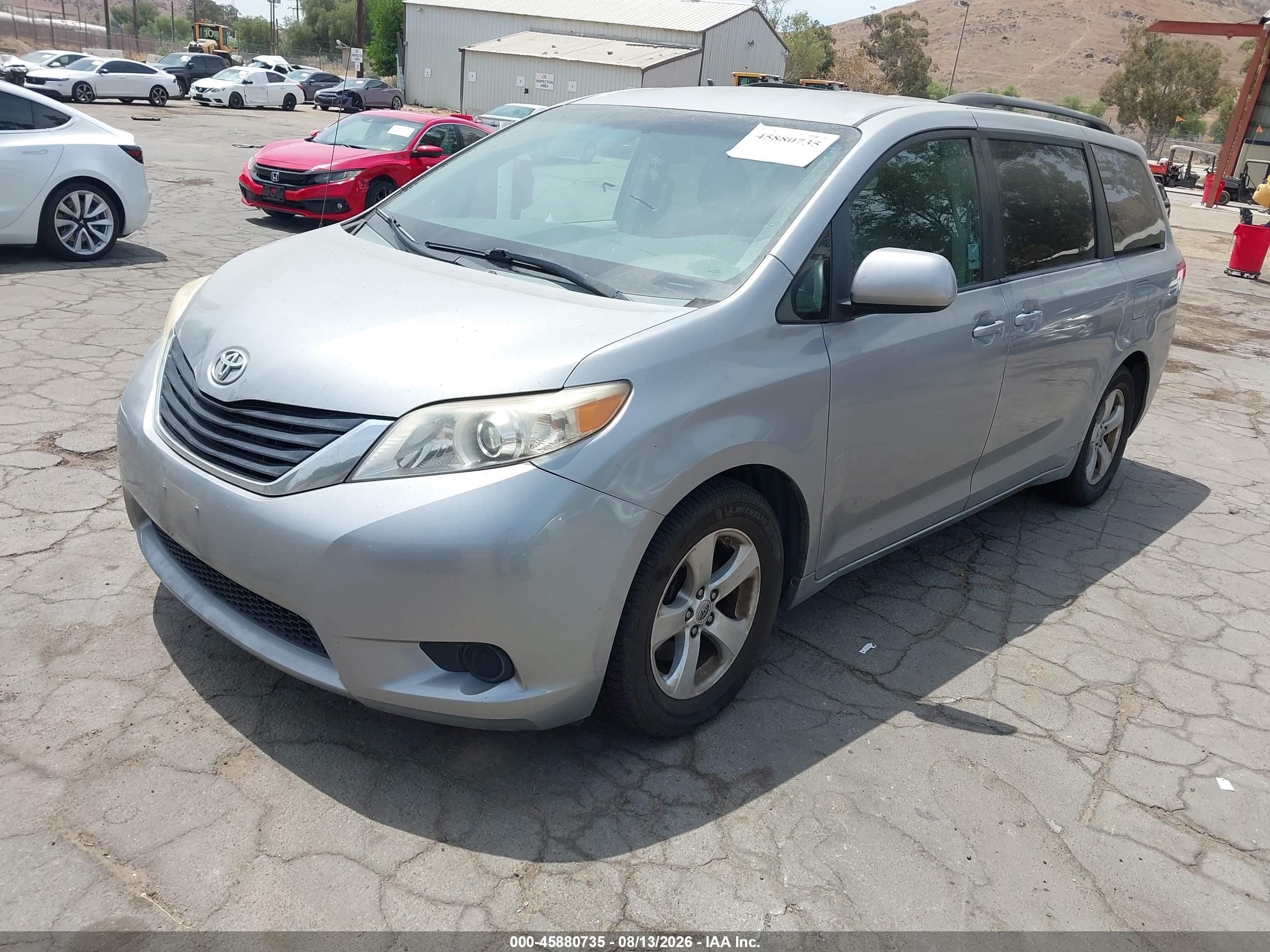 2013 Toyota Sienna Le V6 8 Passenger Silver vin: 5TDKK3DC1DS282063