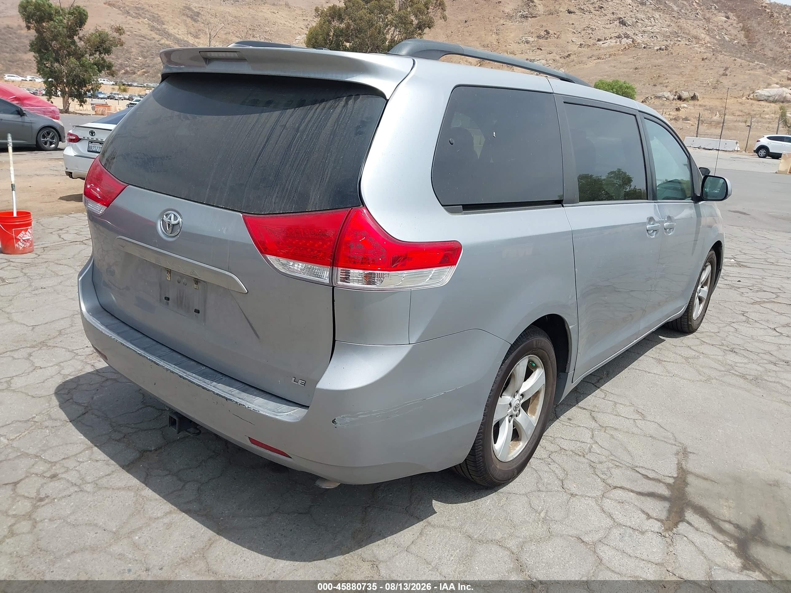 2013 Toyota Sienna Le V6 8 Passenger Silver vin: 5TDKK3DC1DS282063