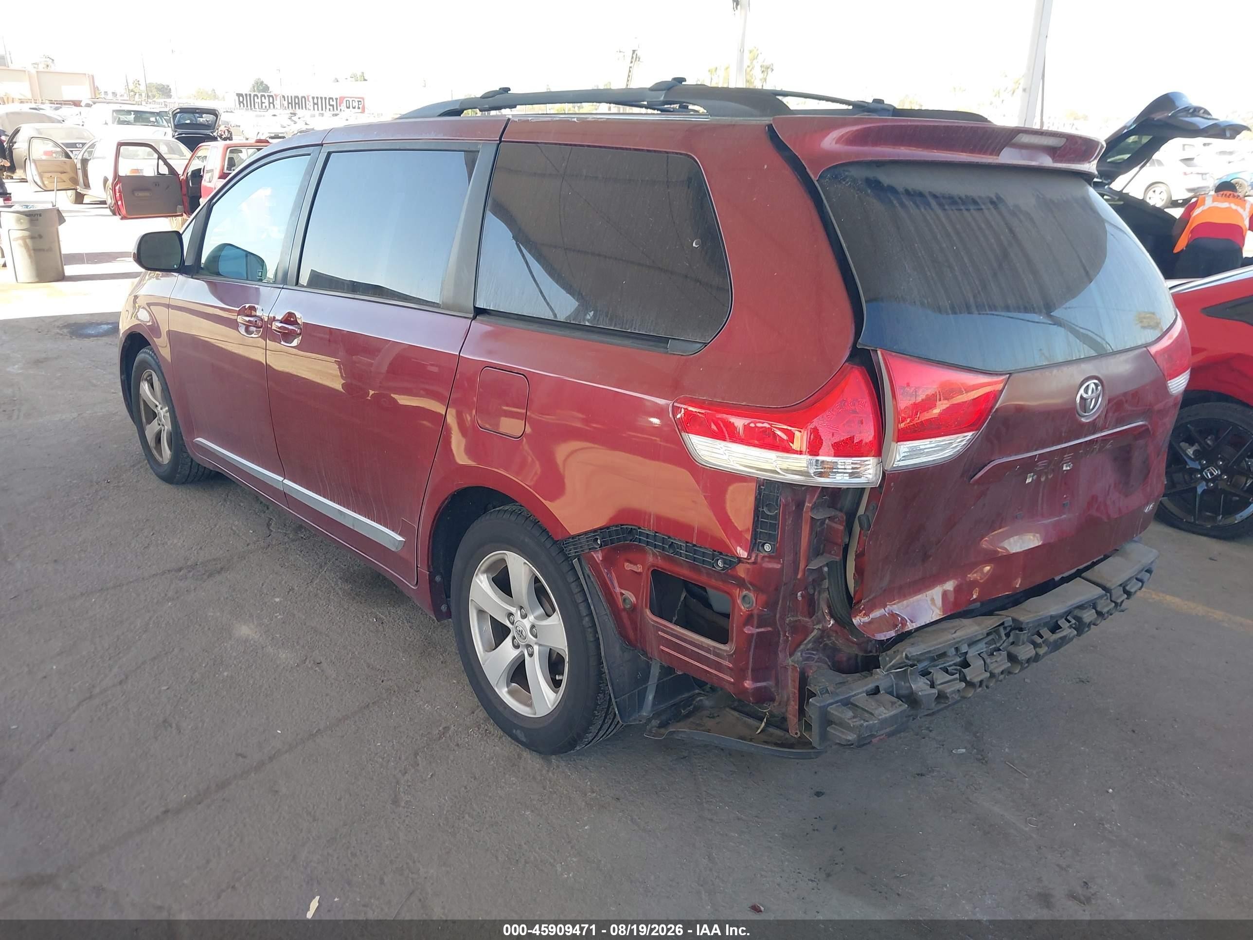2013 Toyota Sienna Le V6 8 Passenger Красный vin: 5TDKK3DC1DS284153