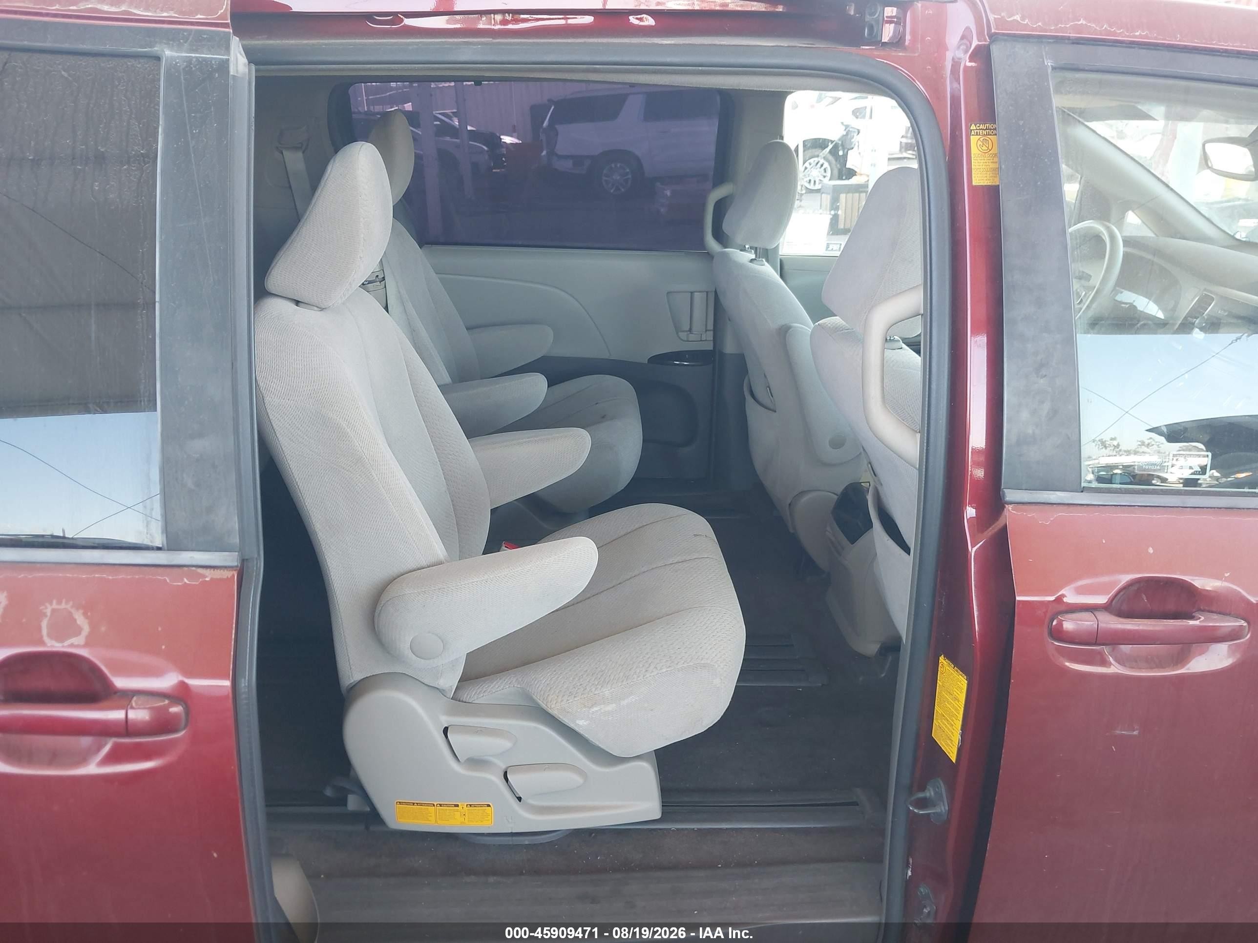 2013 Toyota Sienna Le V6 8 Passenger Красный vin: 5TDKK3DC1DS284153