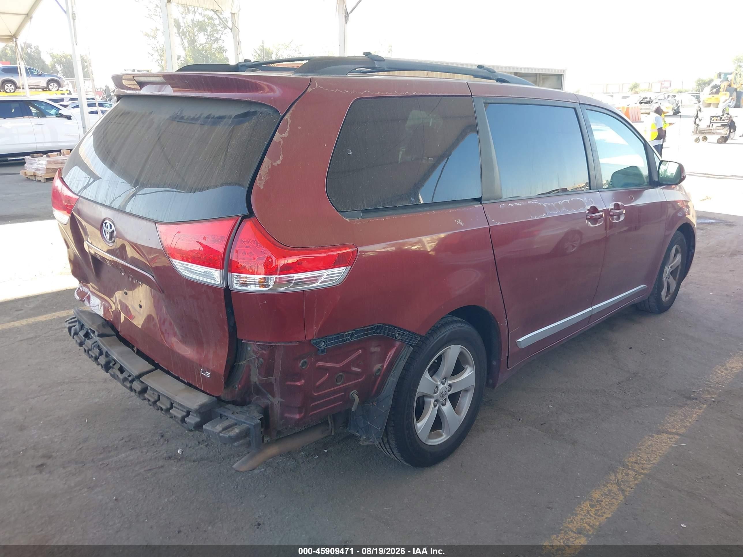 2013 Toyota Sienna Le V6 8 Passenger Красный vin: 5TDKK3DC1DS284153