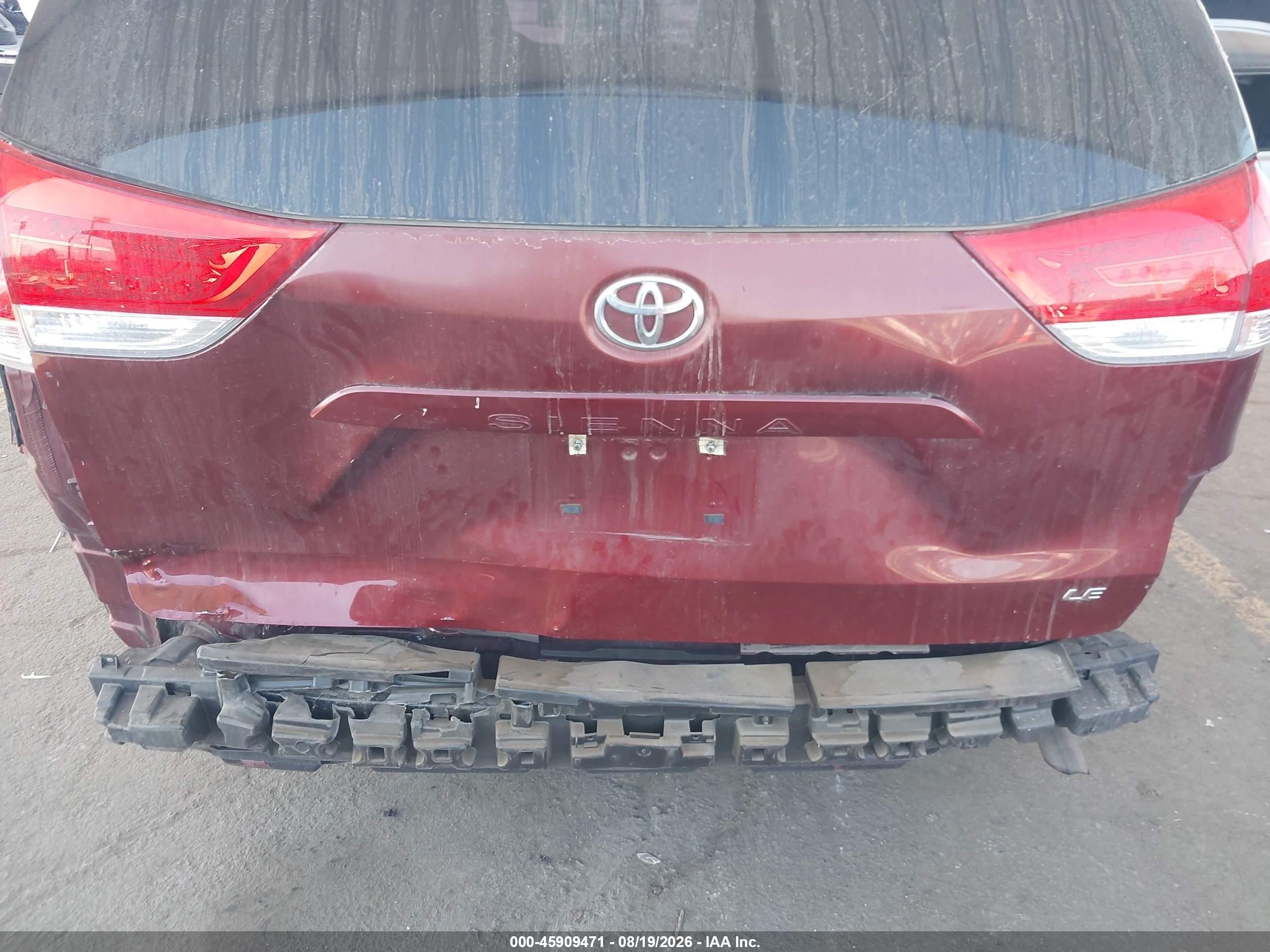 2013 Toyota Sienna Le V6 8 Passenger Красный vin: 5TDKK3DC1DS284153
