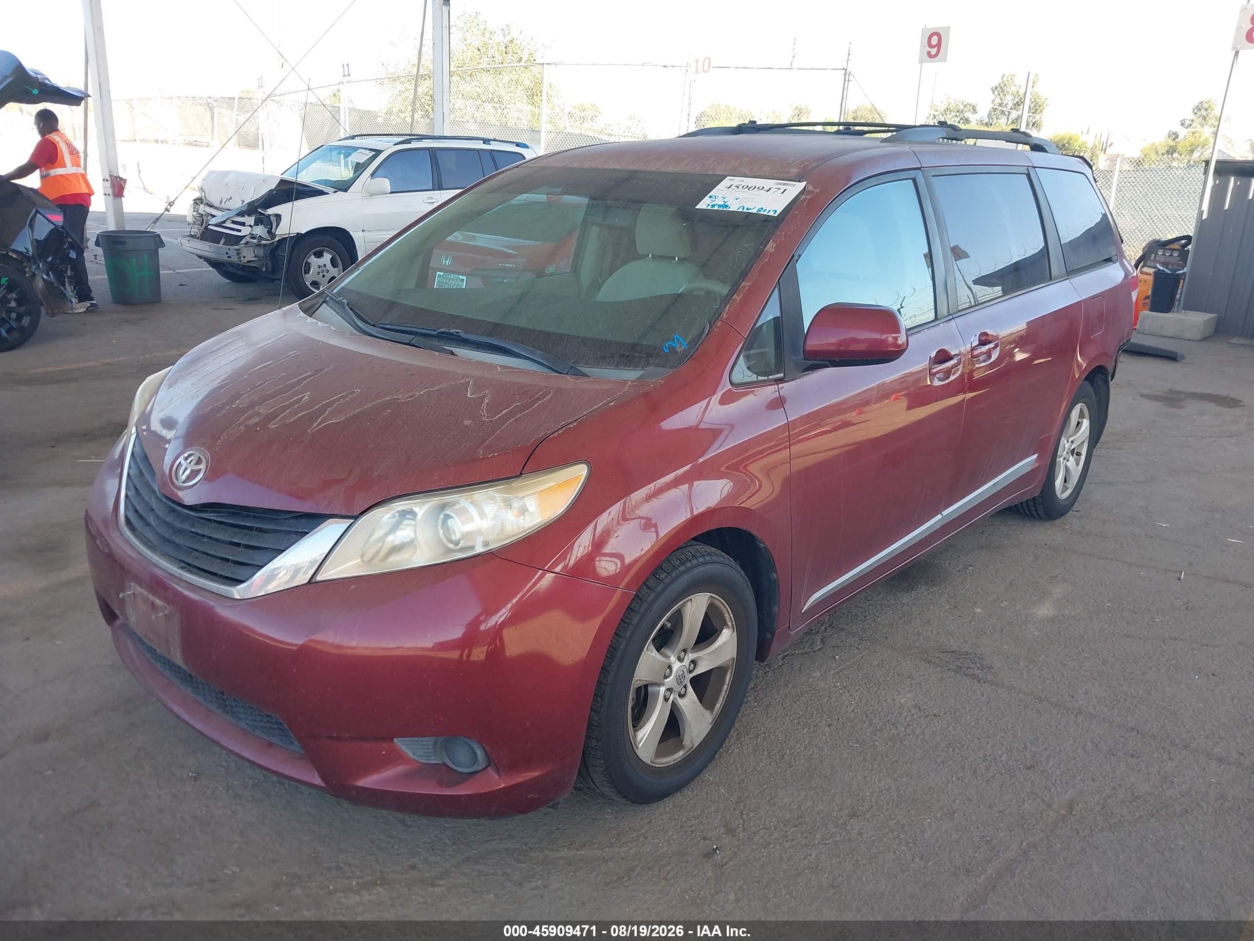 2013 Toyota Sienna Le V6 8 Passenger Красный vin: 5TDKK3DC1DS284153