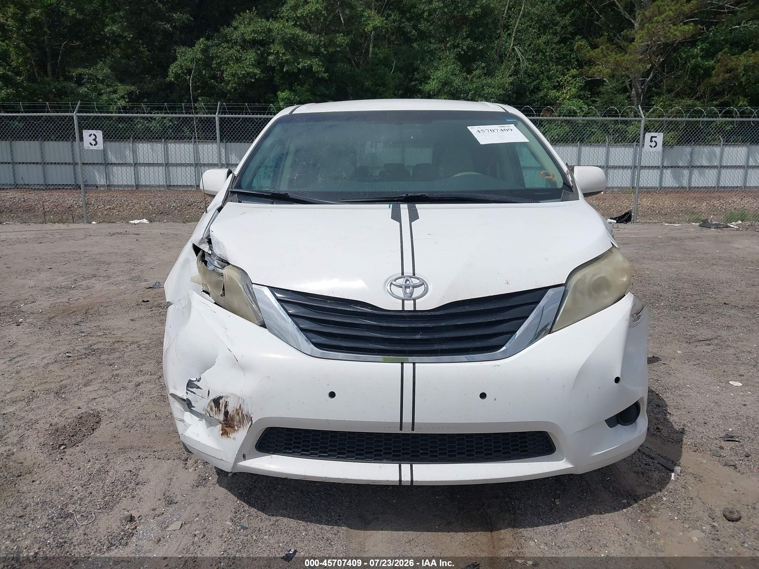 2013 Toyota Sienna Le V6 8 Passenger White vin: 5TDKK3DC1DS300397