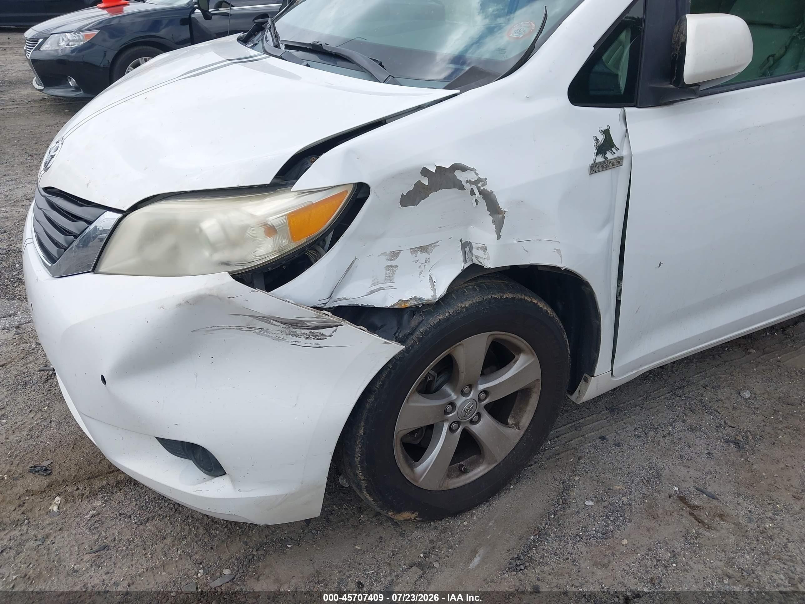 2013 Toyota Sienna Le V6 8 Passenger White vin: 5TDKK3DC1DS300397