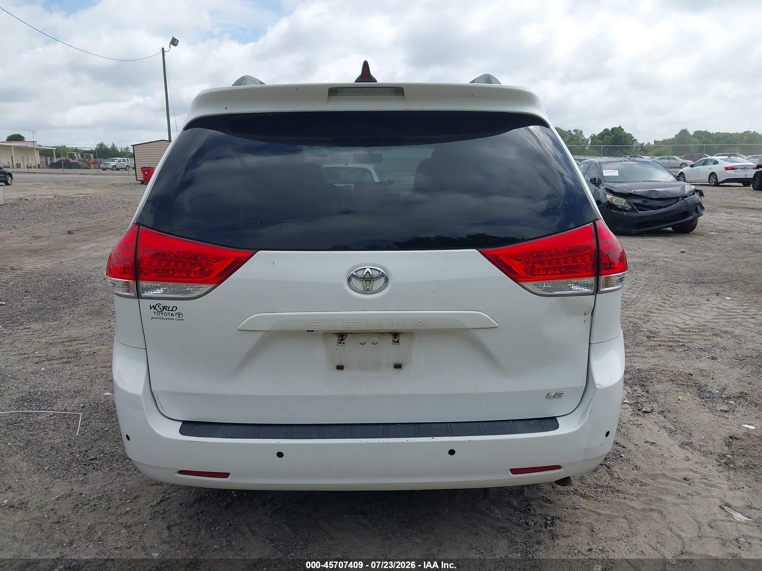2013 Toyota Sienna Le V6 8 Passenger White vin: 5TDKK3DC1DS300397