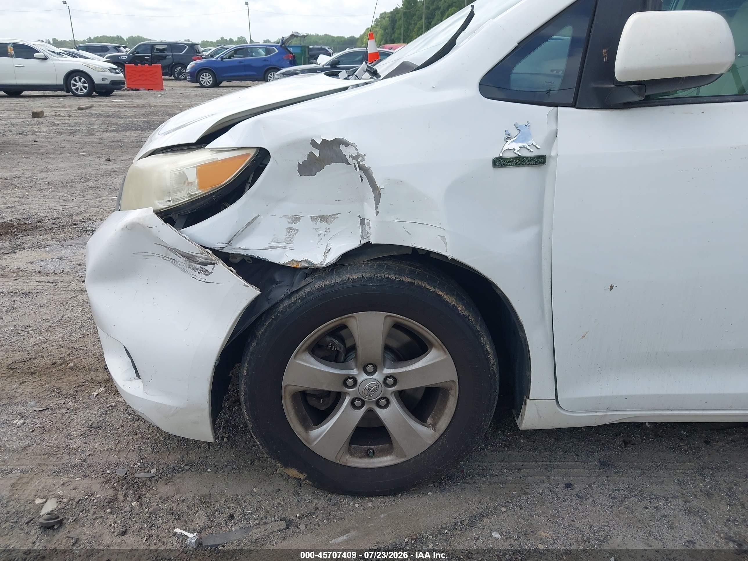 2013 Toyota Sienna Le V6 8 Passenger White vin: 5TDKK3DC1DS300397