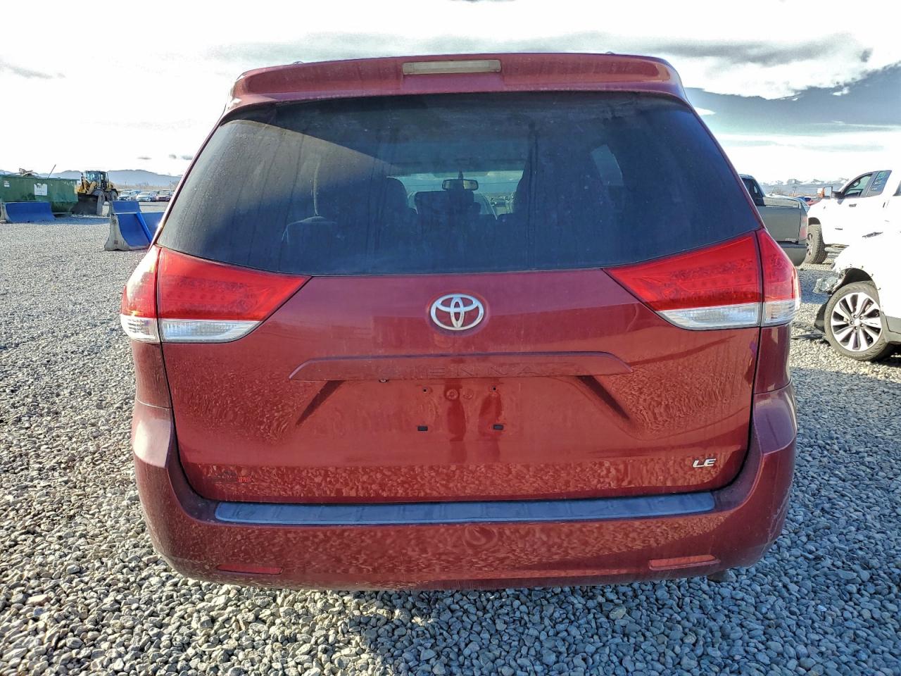 2013 Toyota Sienna Le 8 Passenger Red vin: 5TDKK3DC1DS319239