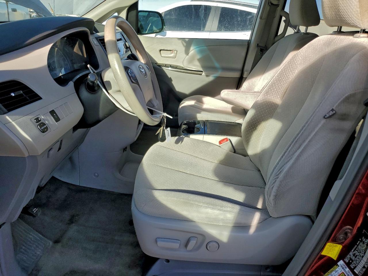 2013 Toyota Sienna Le 8 Passenger Red vin: 5TDKK3DC1DS319239