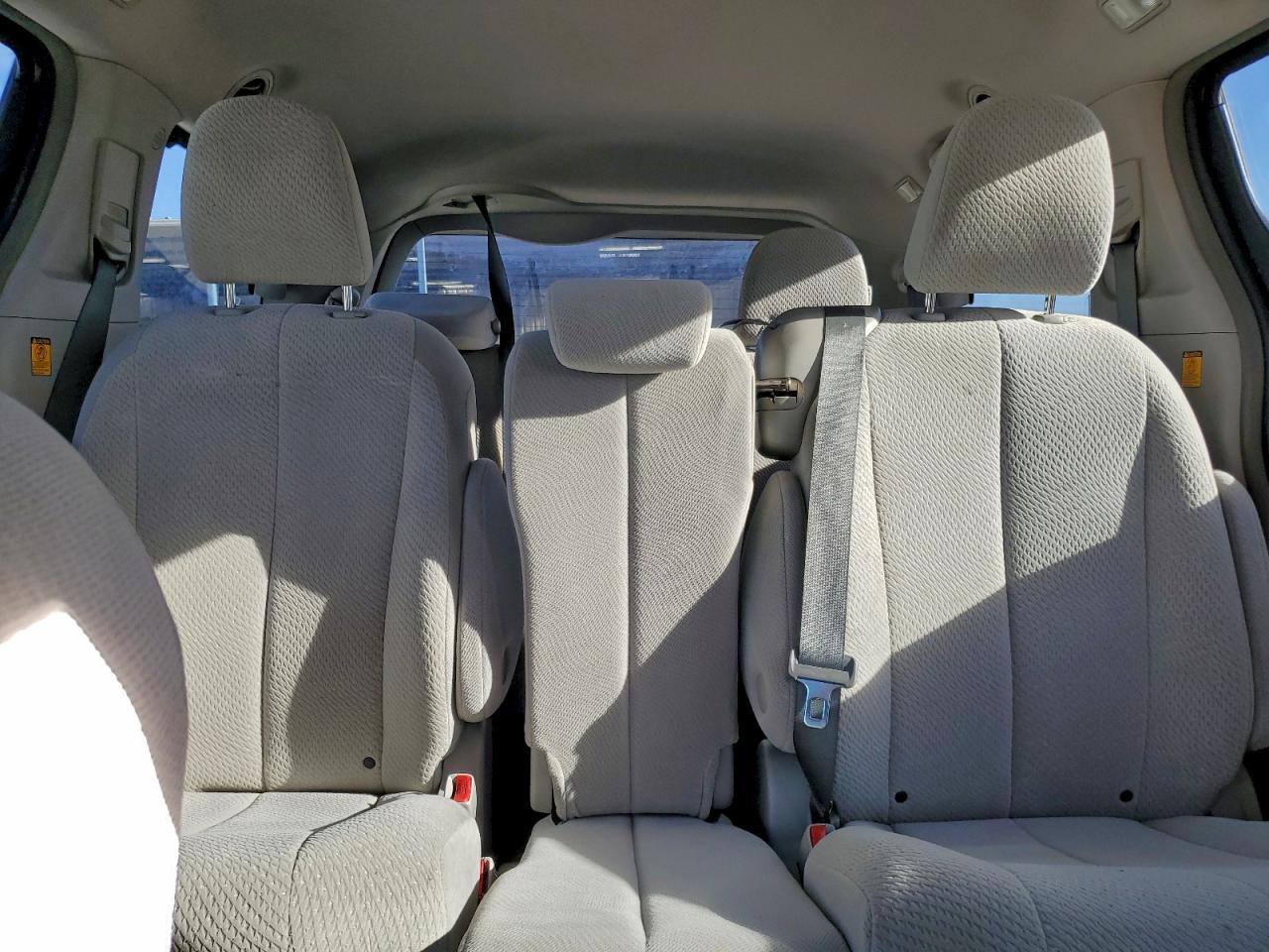 2013 Toyota Sienna Le 8 Passenger Red vin: 5TDKK3DC1DS319239