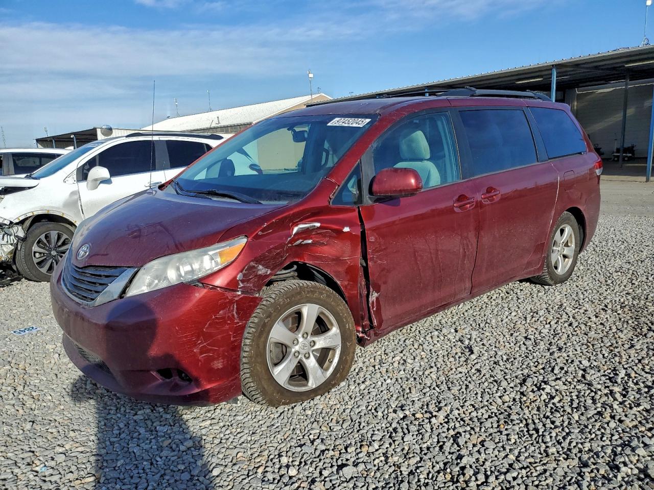 2013 Toyota Sienna Le 8 Passenger Red vin: 5TDKK3DC1DS319239