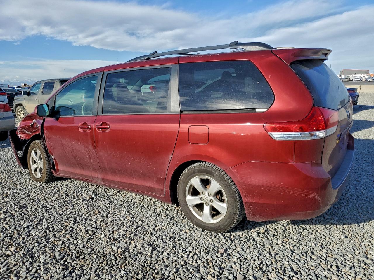 2013 Toyota Sienna Le 8 Passenger Red vin: 5TDKK3DC1DS319239
