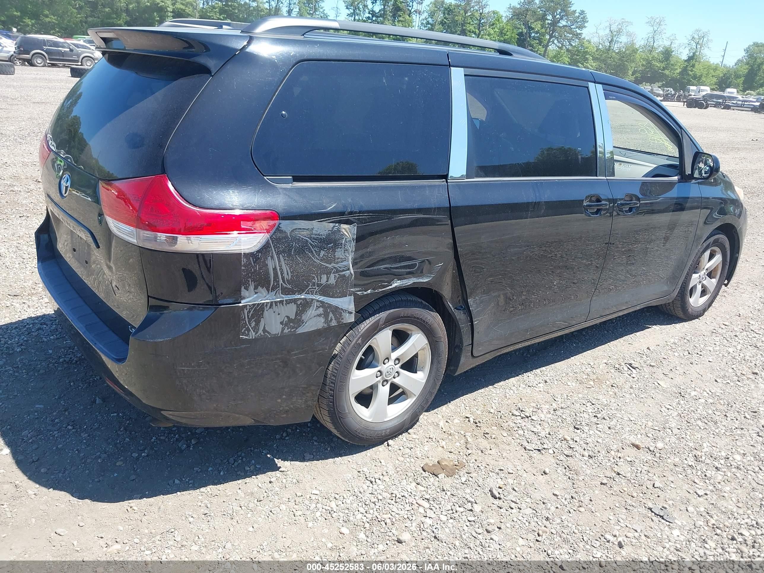 2013 Toyota Sienna Le V6 8 Passenger Black vin: 5TDKK3DC1DS326028