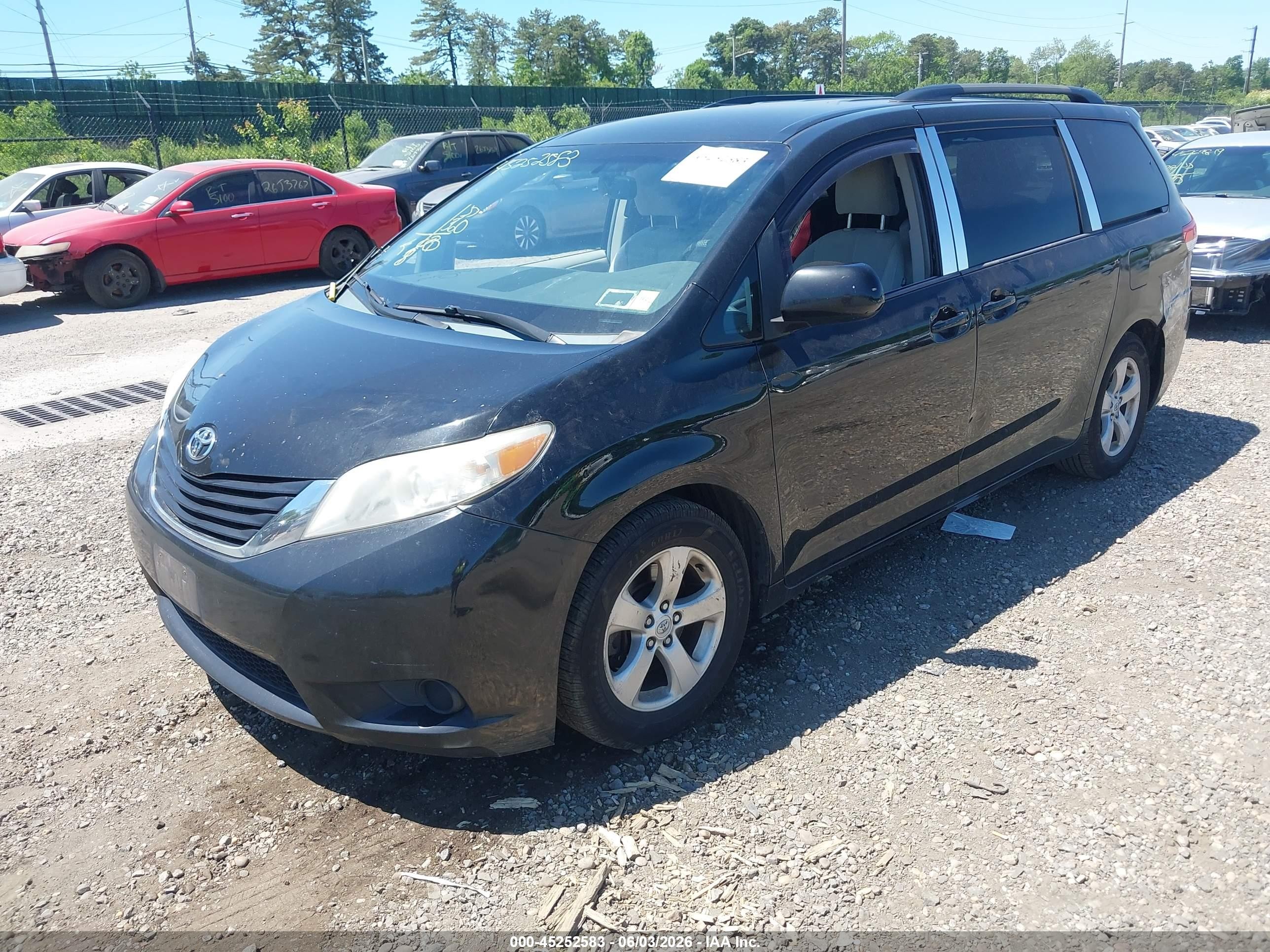 2013 Toyota Sienna Le V6 8 Passenger Black vin: 5TDKK3DC1DS326028