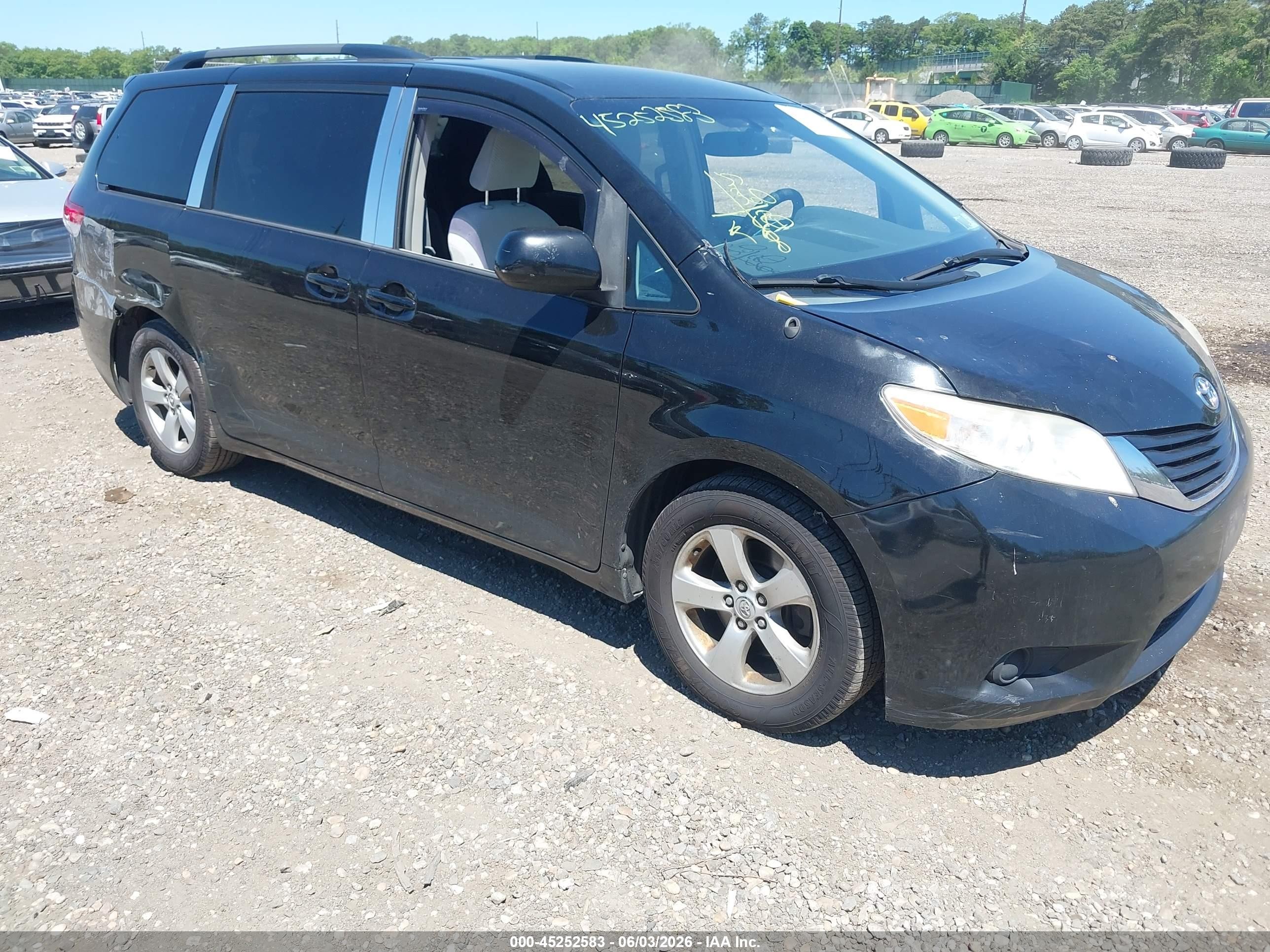 2013 Toyota Sienna Le V6 8 Passenger Black vin: 5TDKK3DC1DS326028