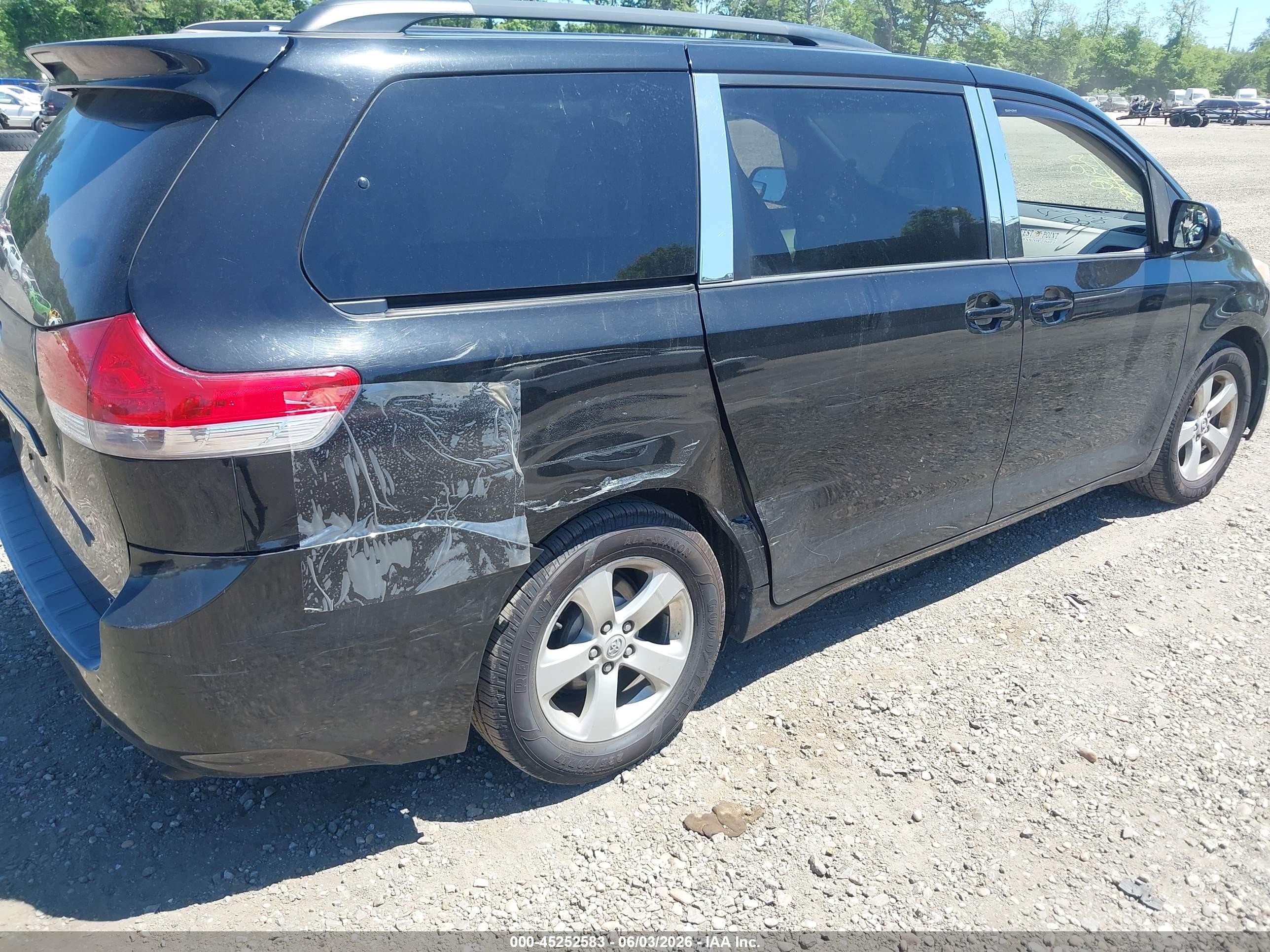 2013 Toyota Sienna Le V6 8 Passenger Black vin: 5TDKK3DC1DS326028