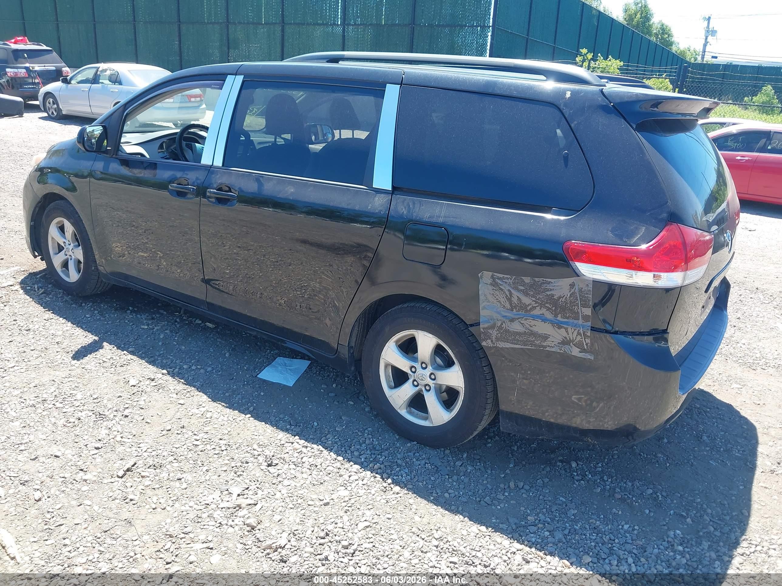 2013 Toyota Sienna Le V6 8 Passenger Black vin: 5TDKK3DC1DS326028
