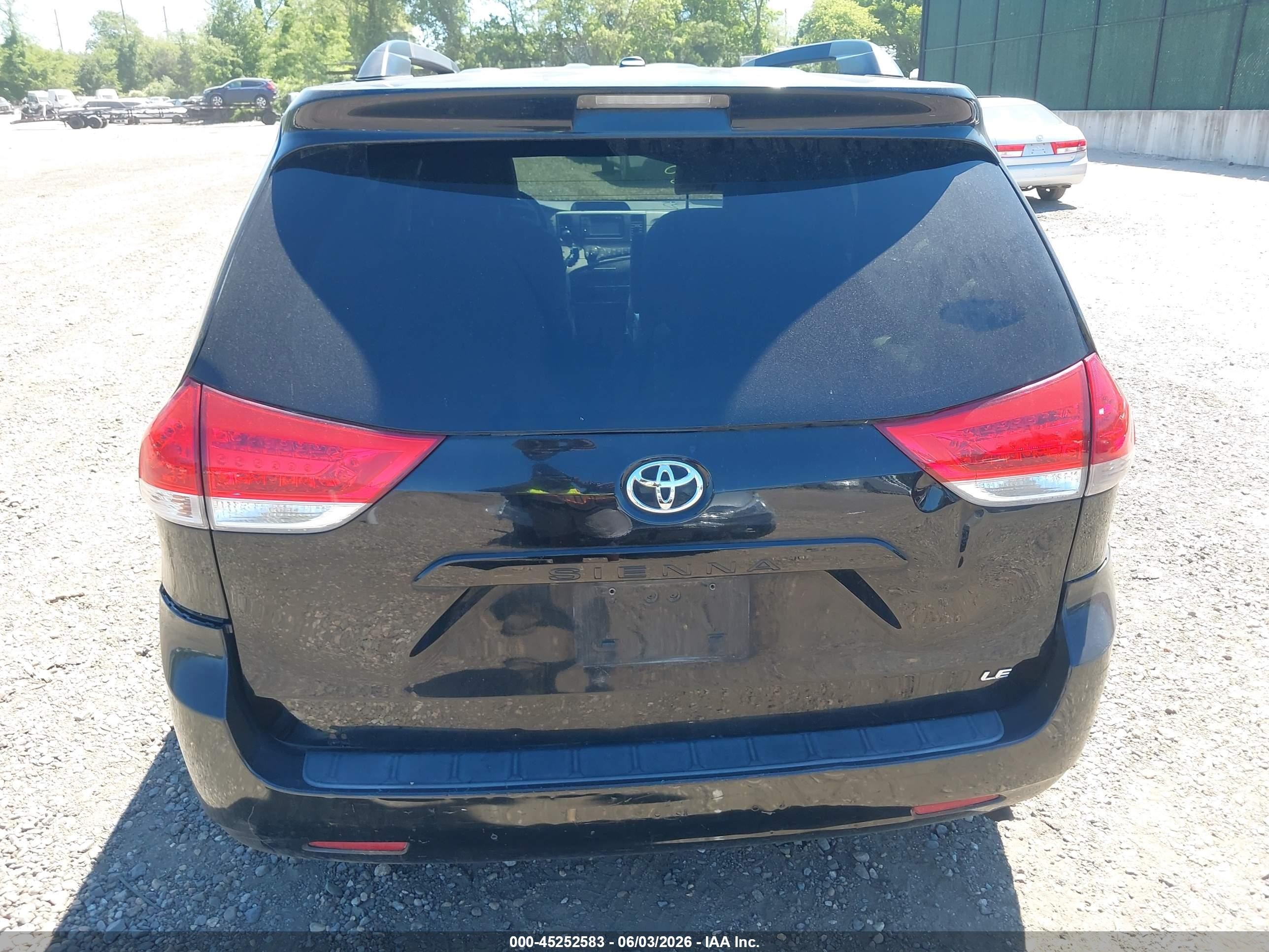2013 Toyota Sienna Le V6 8 Passenger Black vin: 5TDKK3DC1DS326028