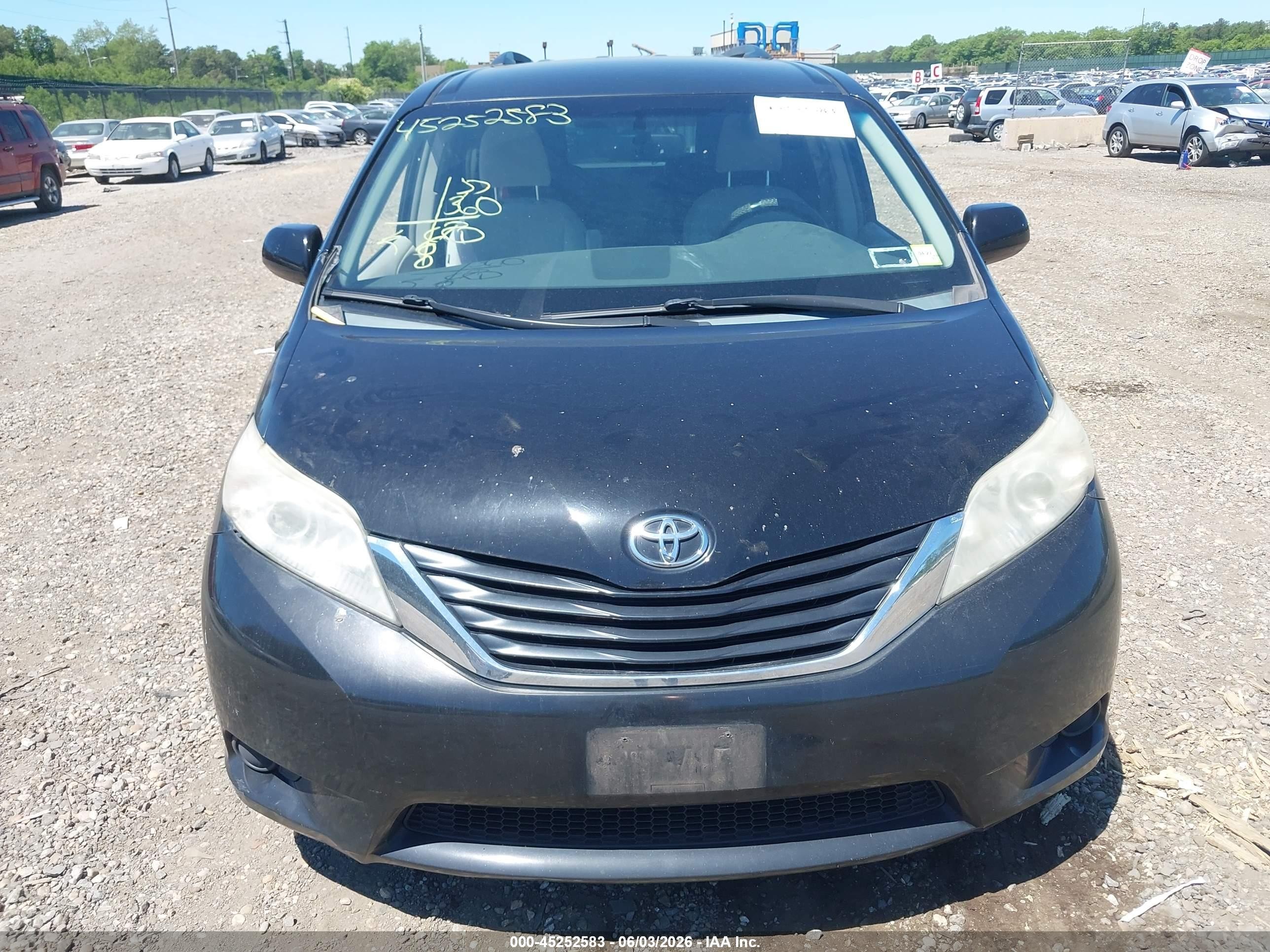 2013 Toyota Sienna Le V6 8 Passenger Black vin: 5TDKK3DC1DS326028