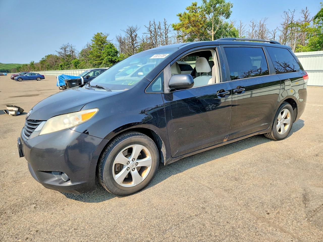 2013 Toyota Sienna Le Black vin: 5TDKK3DC1DS331259