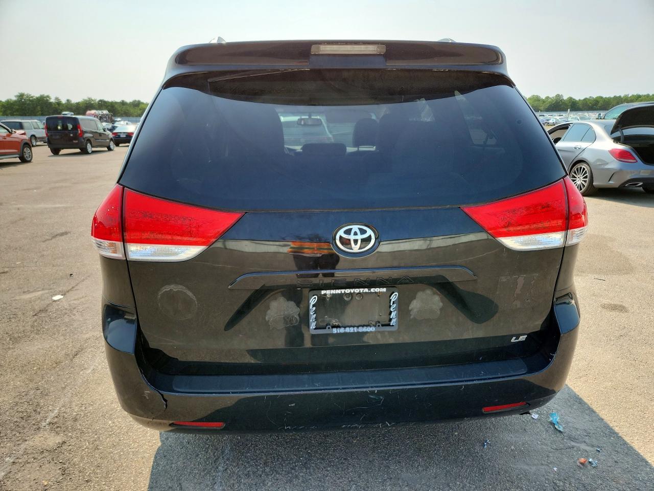 2013 Toyota Sienna Le Black vin: 5TDKK3DC1DS331259