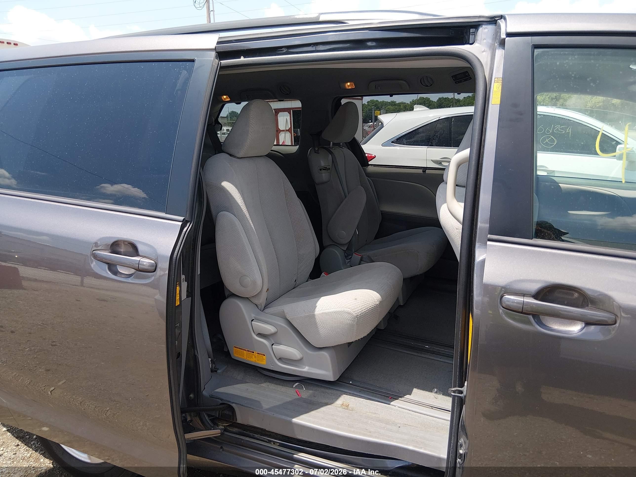 2013 Toyota Sienna Le V6 8 Passenger Gray vin: 5TDKK3DC1DS340902