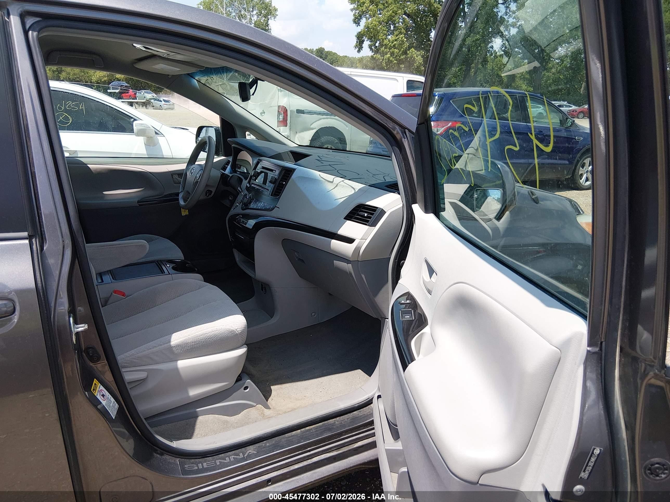 2013 Toyota Sienna Le V6 8 Passenger Gray vin: 5TDKK3DC1DS340902