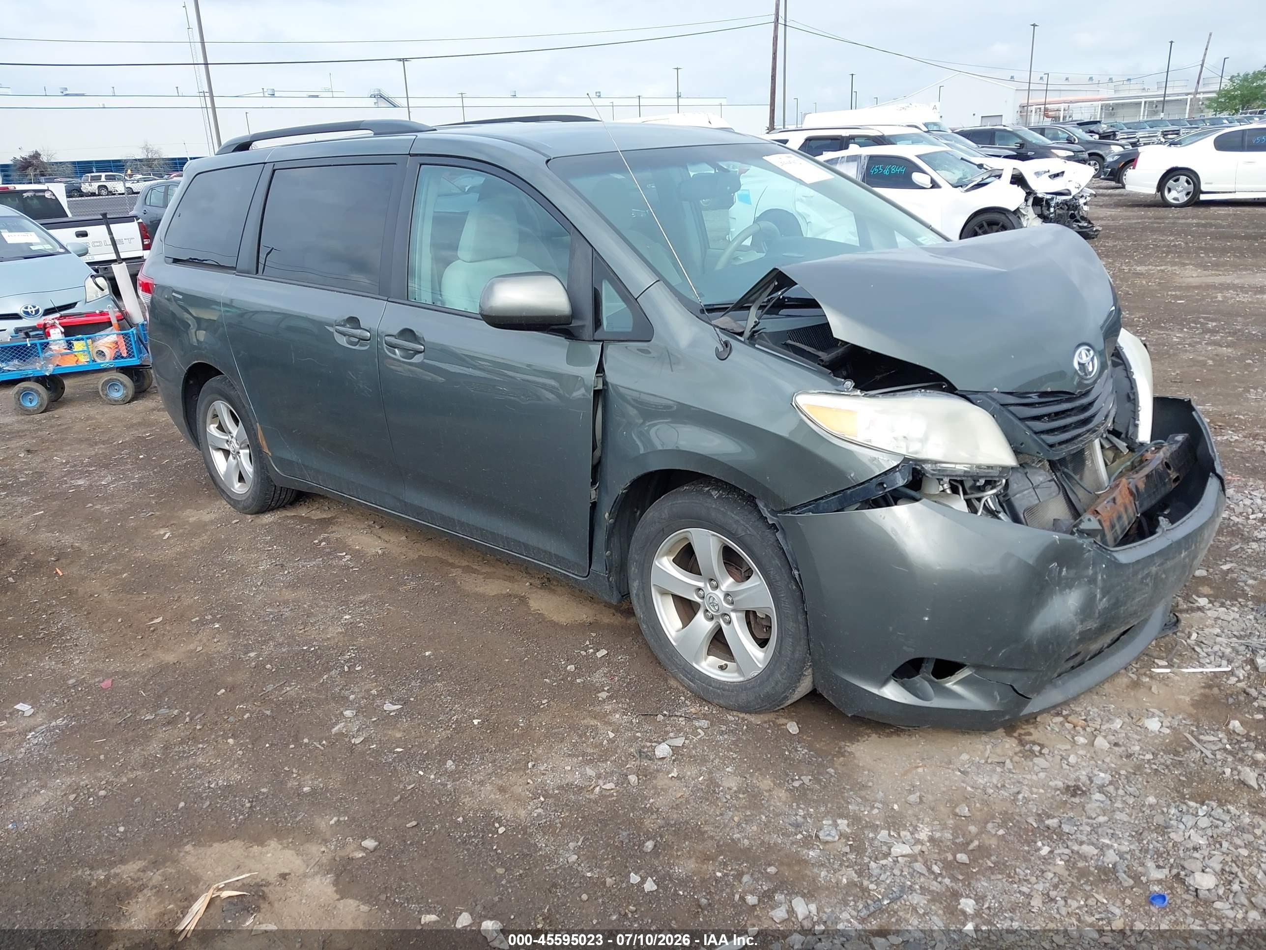 2013 Toyota Sienna Le V6 8 Passenger Gray vin: 5TDKK3DC1DS372653