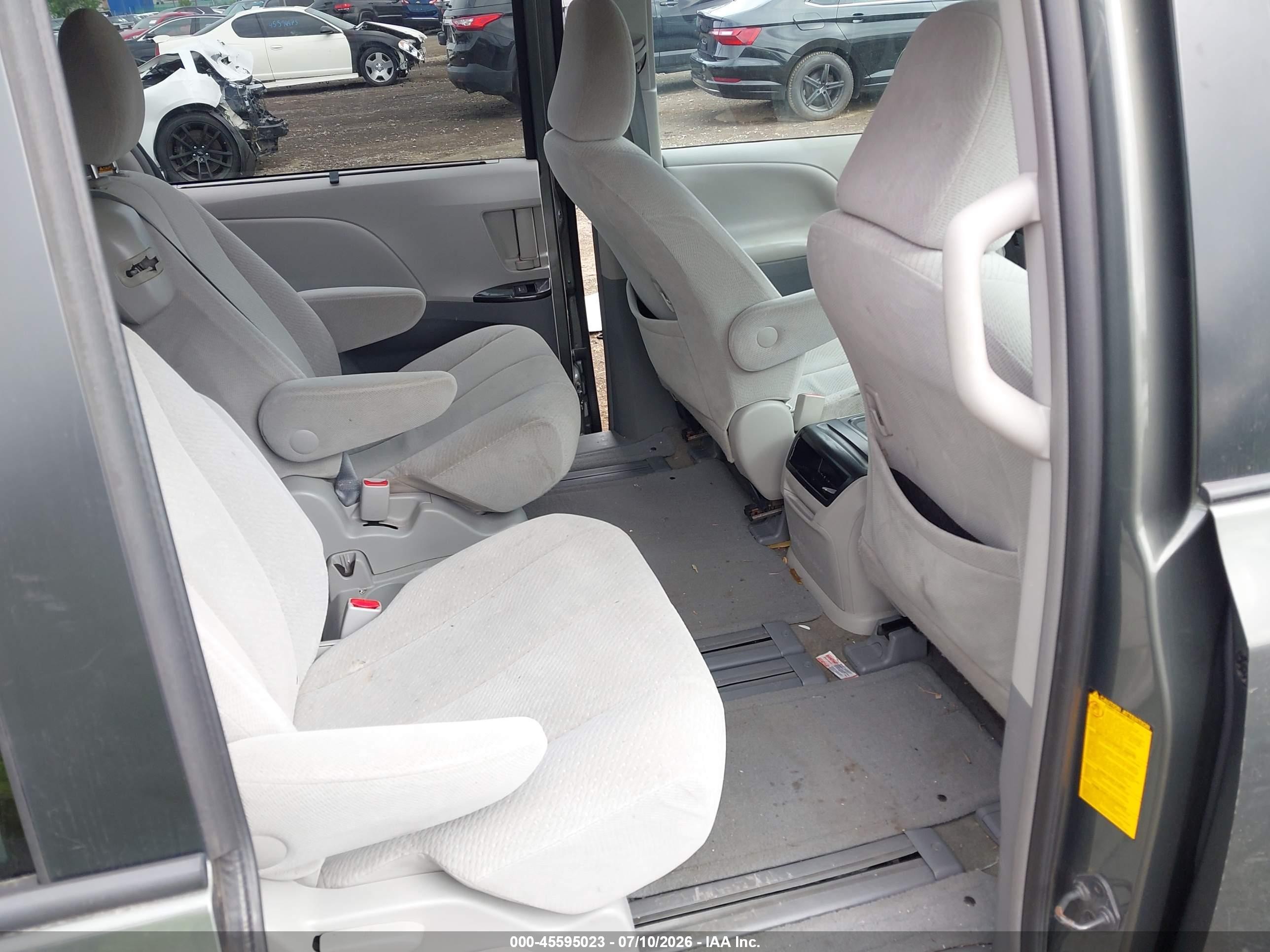 2013 Toyota Sienna Le V6 8 Passenger Gray vin: 5TDKK3DC1DS372653