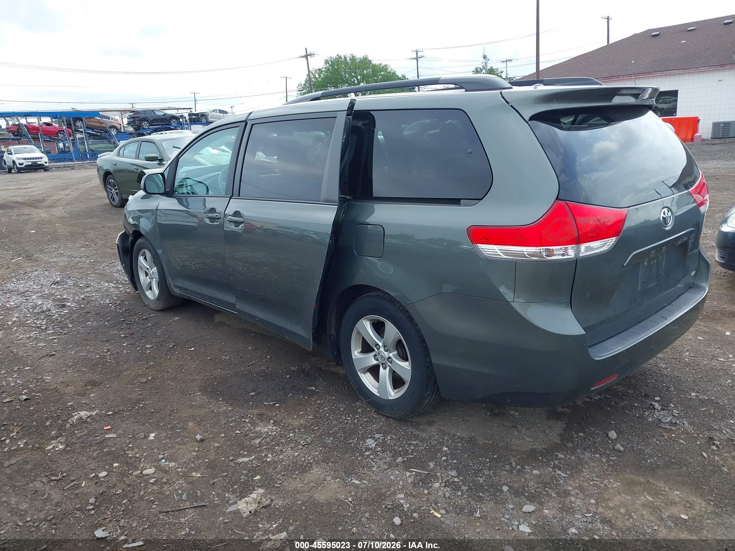 2013 Toyota Sienna Le V6 8 Passenger Gray vin: 5TDKK3DC1DS372653